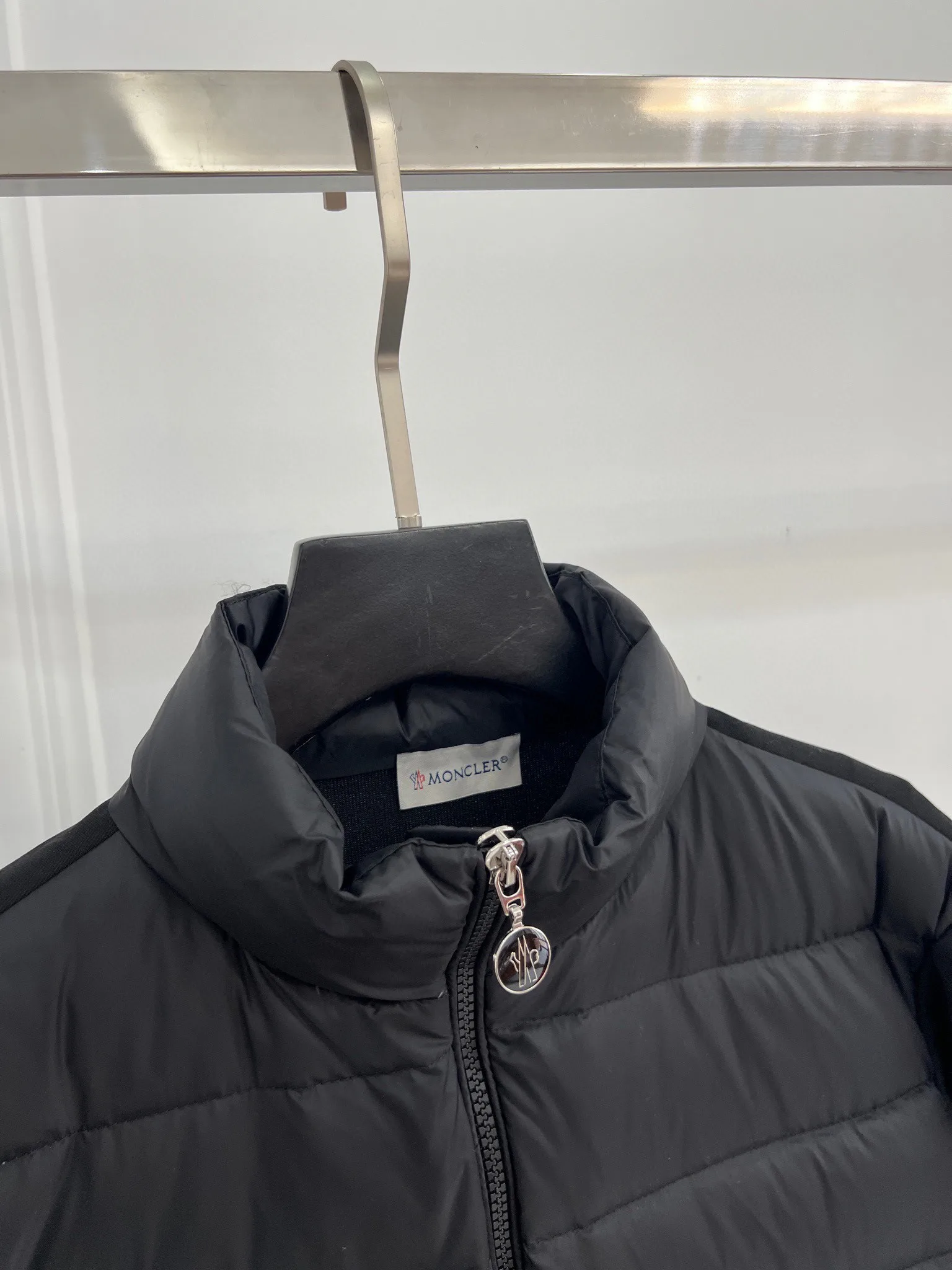 Women's Jackets And Down Jackets MONCLER 18416232