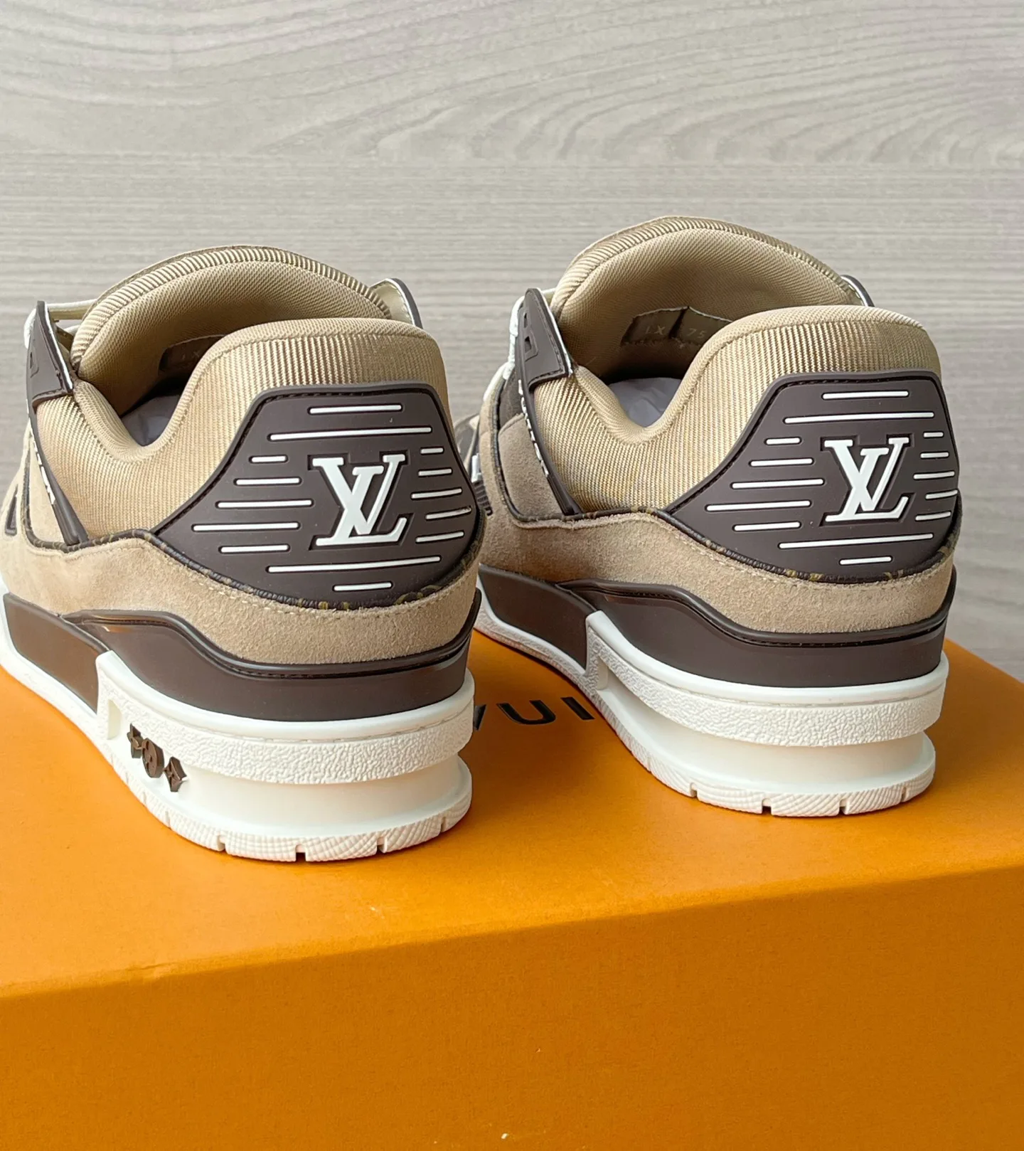 Men's Sneakers LOUIS VUITTON 17972113
