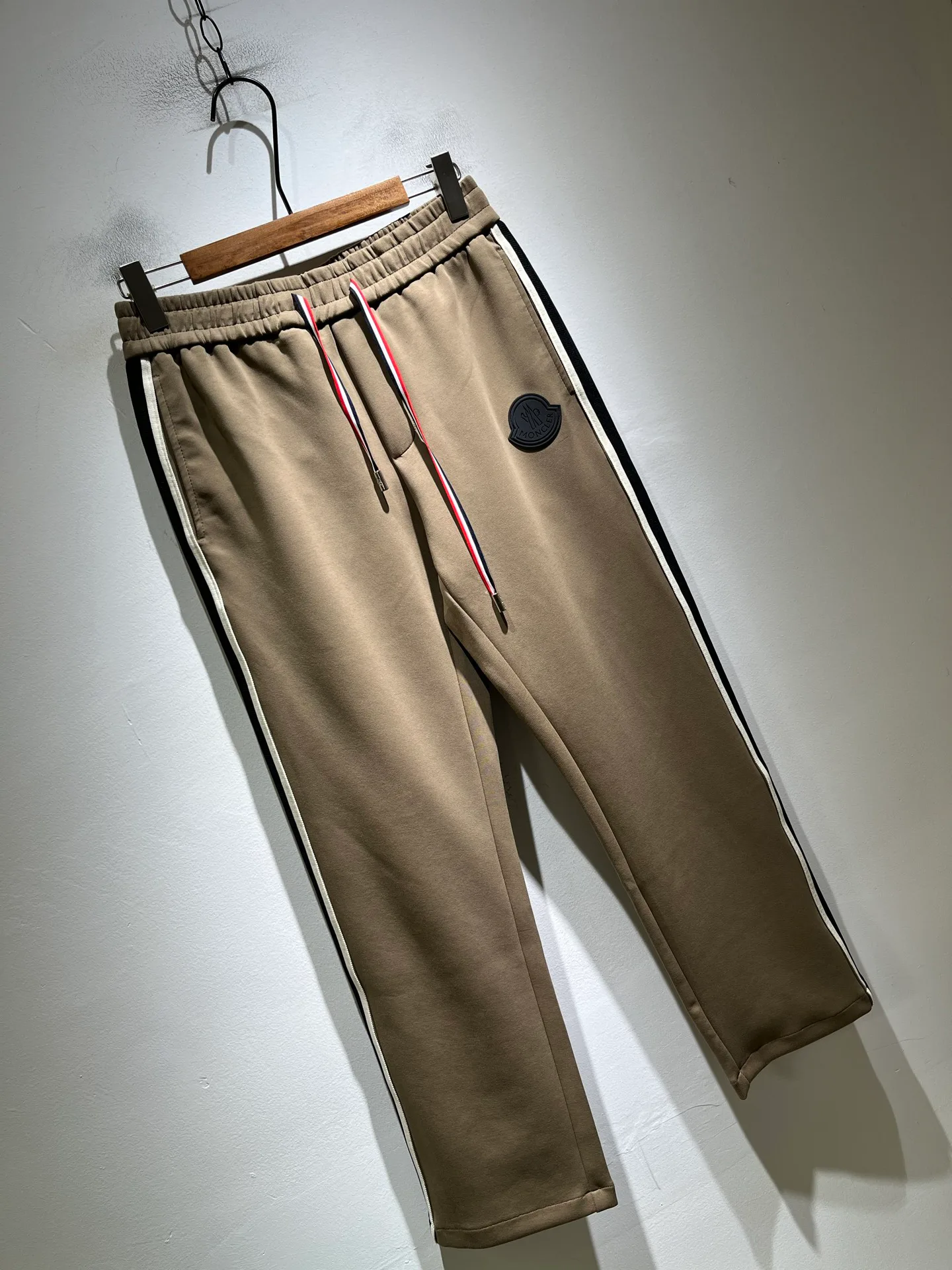 Men's Trousers MONCLER 18343127