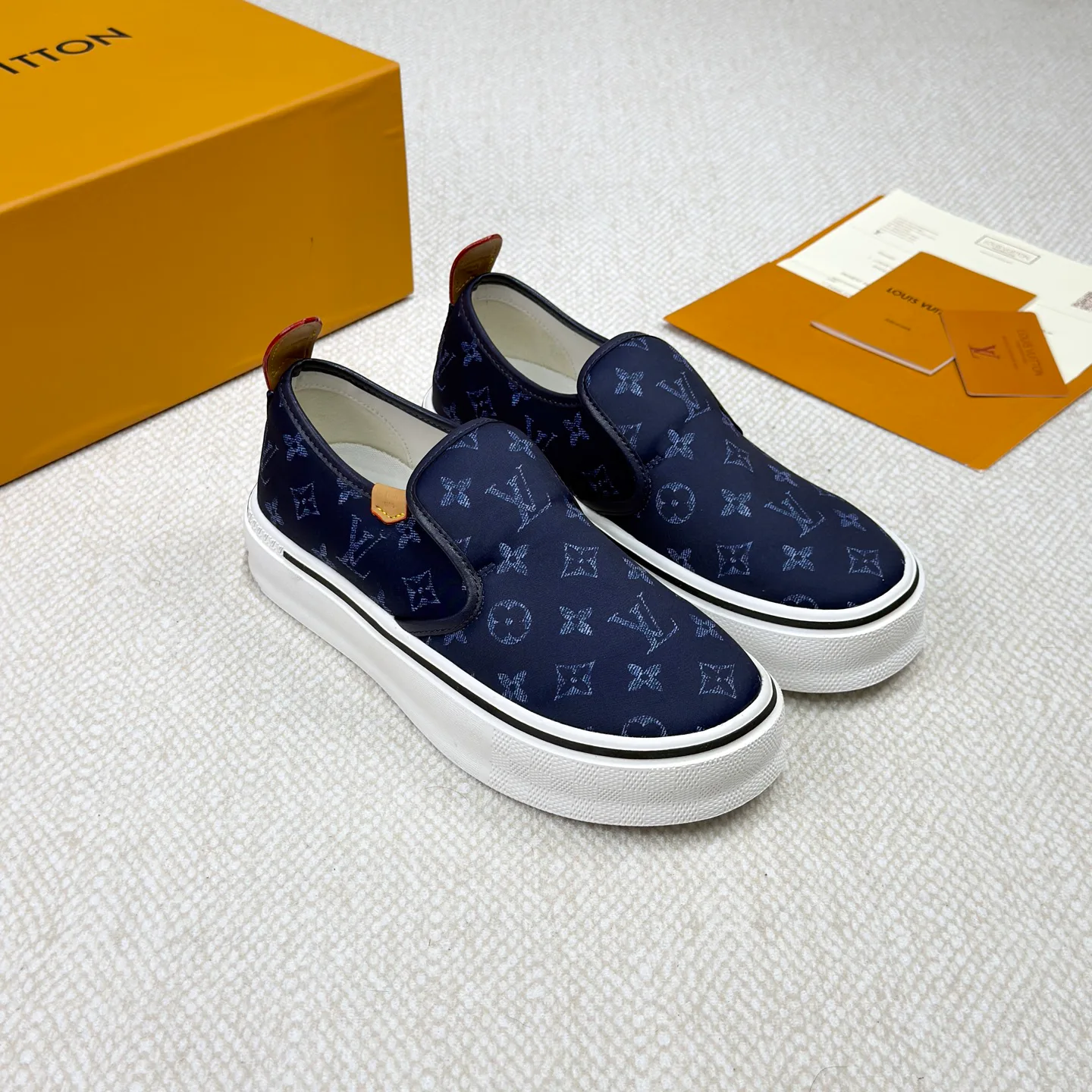Men's Sneakers LOUIS VUITTON 18365135