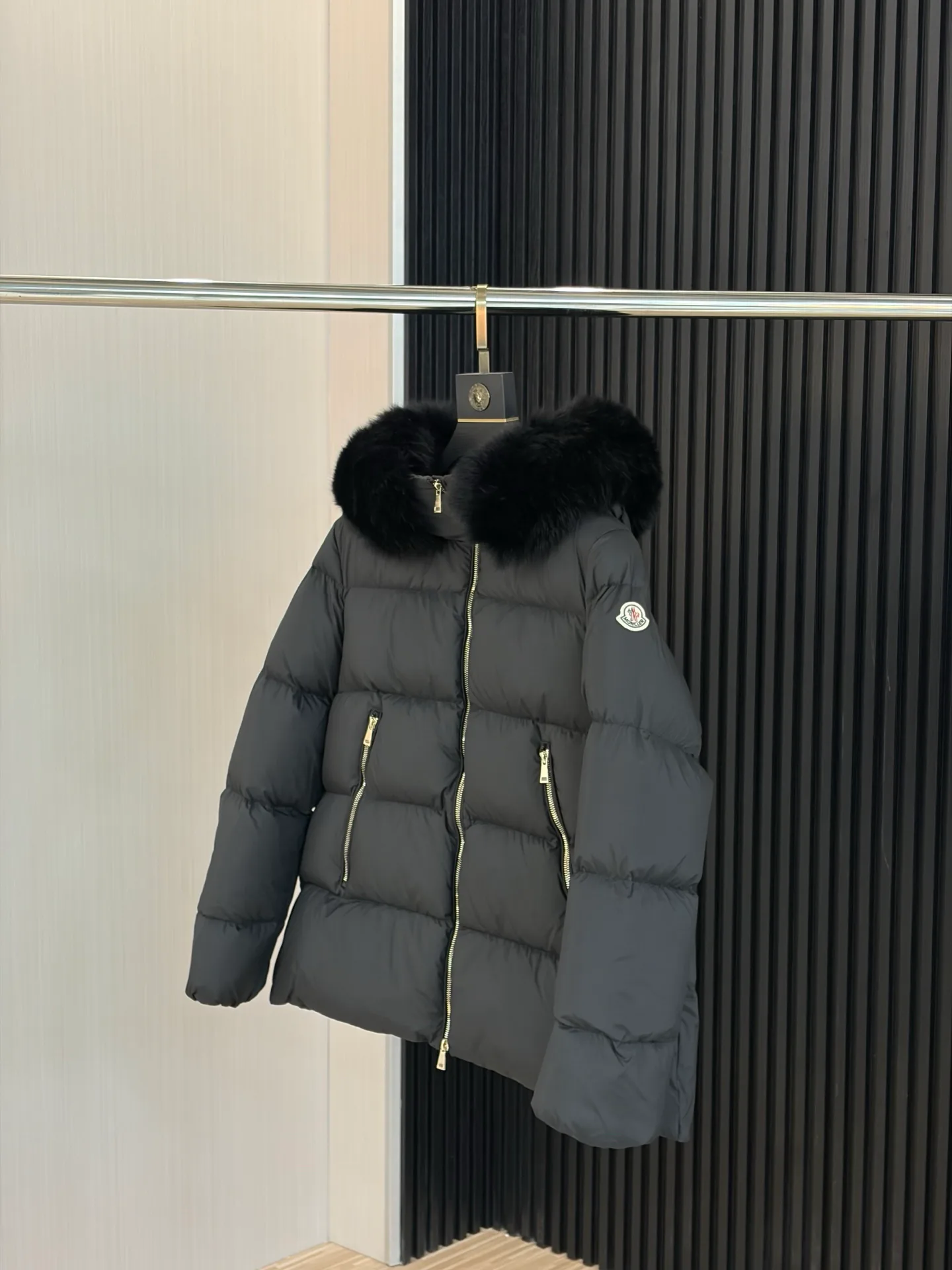 Women's Jackets And Down Jackets MONCLER 18111423