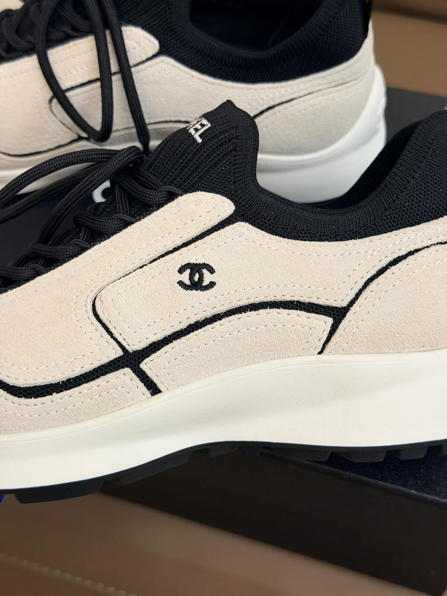 Women's Sneakers CHANEL 17510608