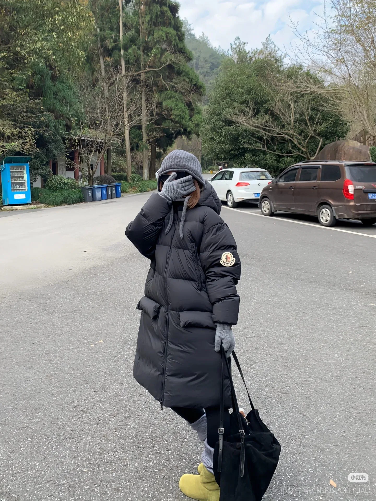 Women's Jackets And Down Jackets MONCLER 18044441