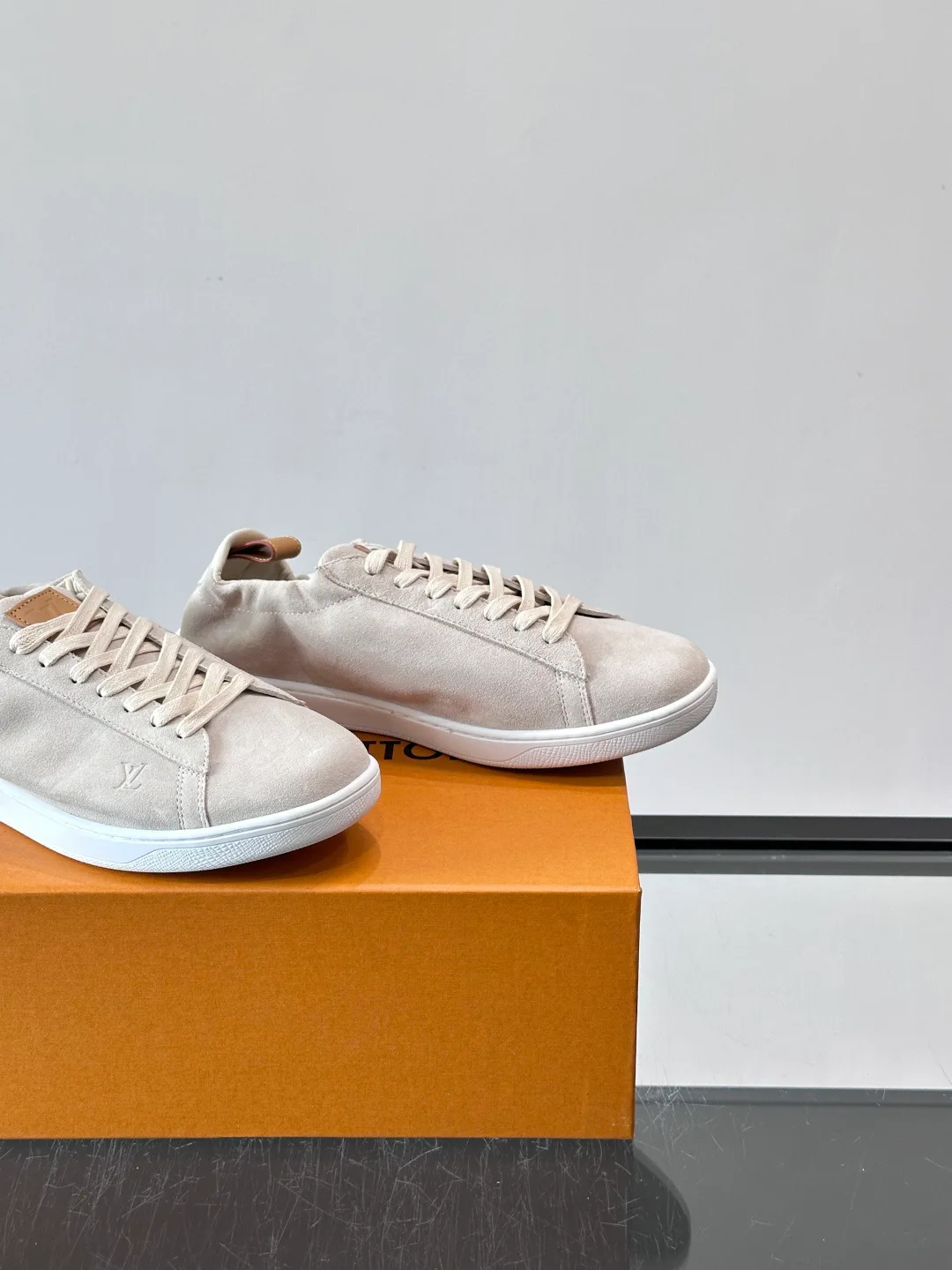 Men's Sneakers LOUIS VUITTON 18263695