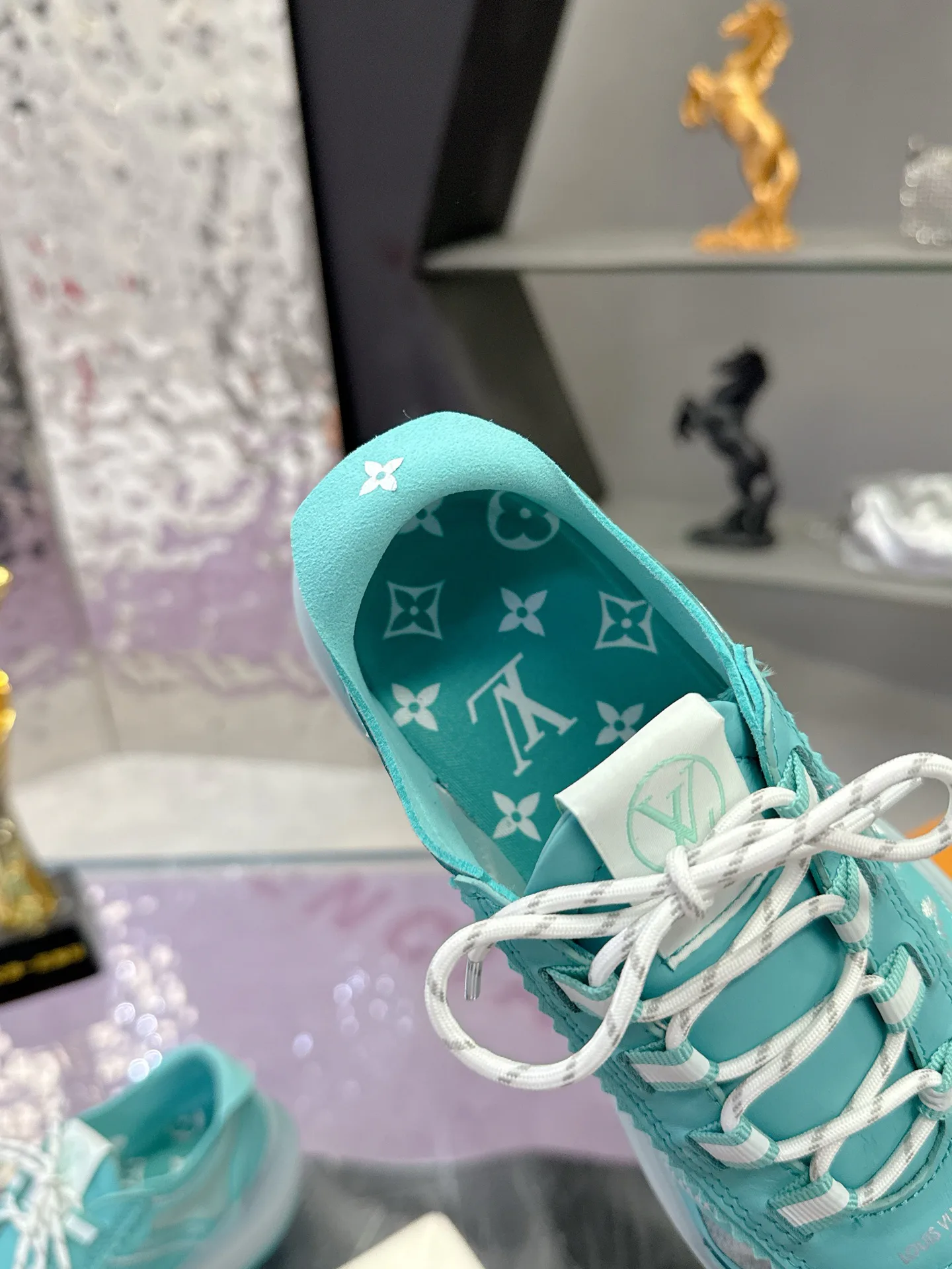 Women's Sneakers LOUIS VUITTON 17368547