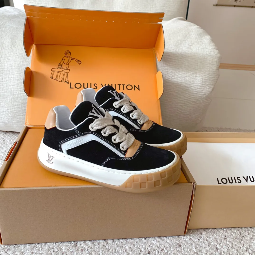 Women's Sneakers LOUIS VUITTON 18375787