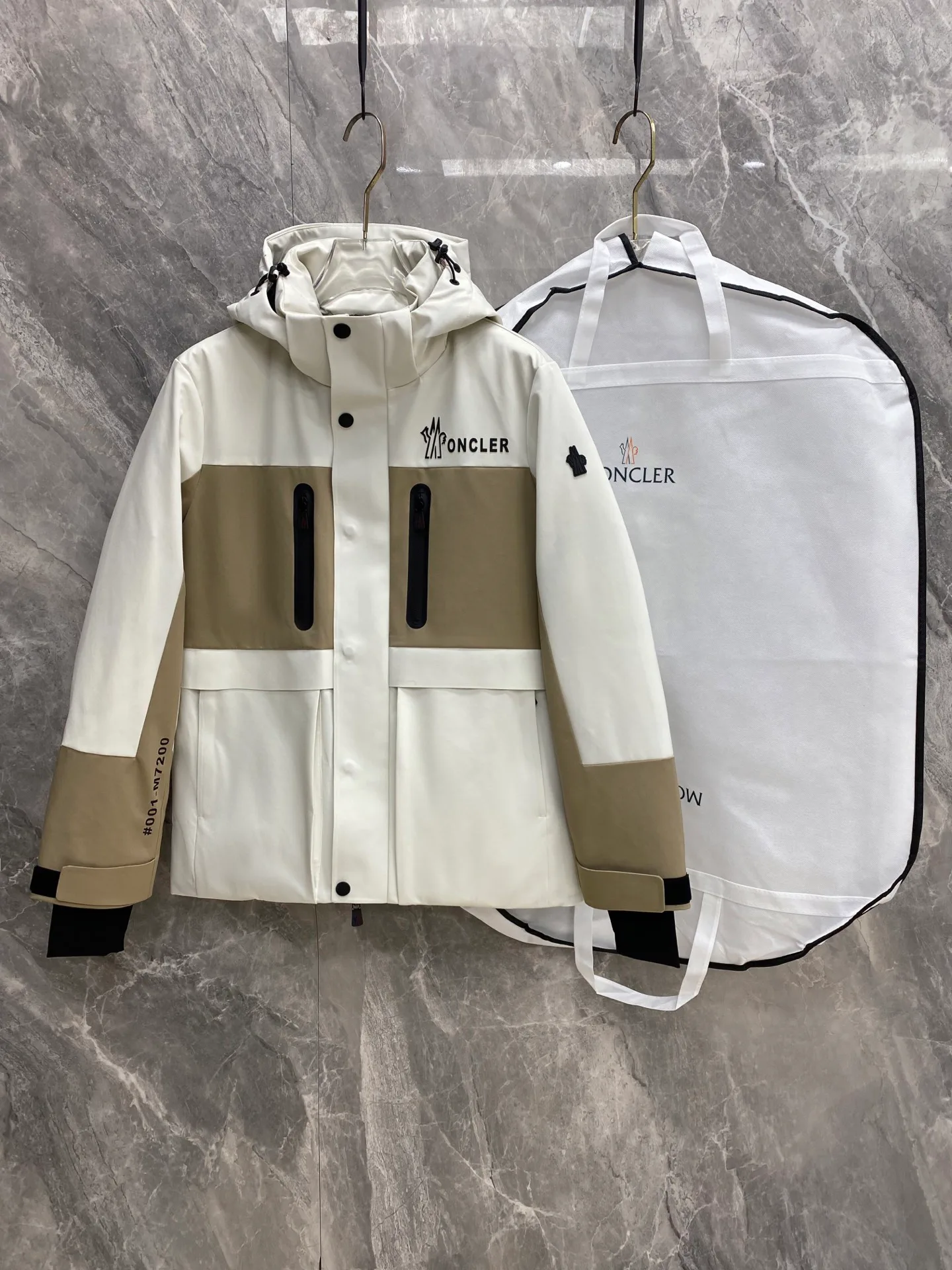Men's Jackets And Down Jackets MONCLER 18348632