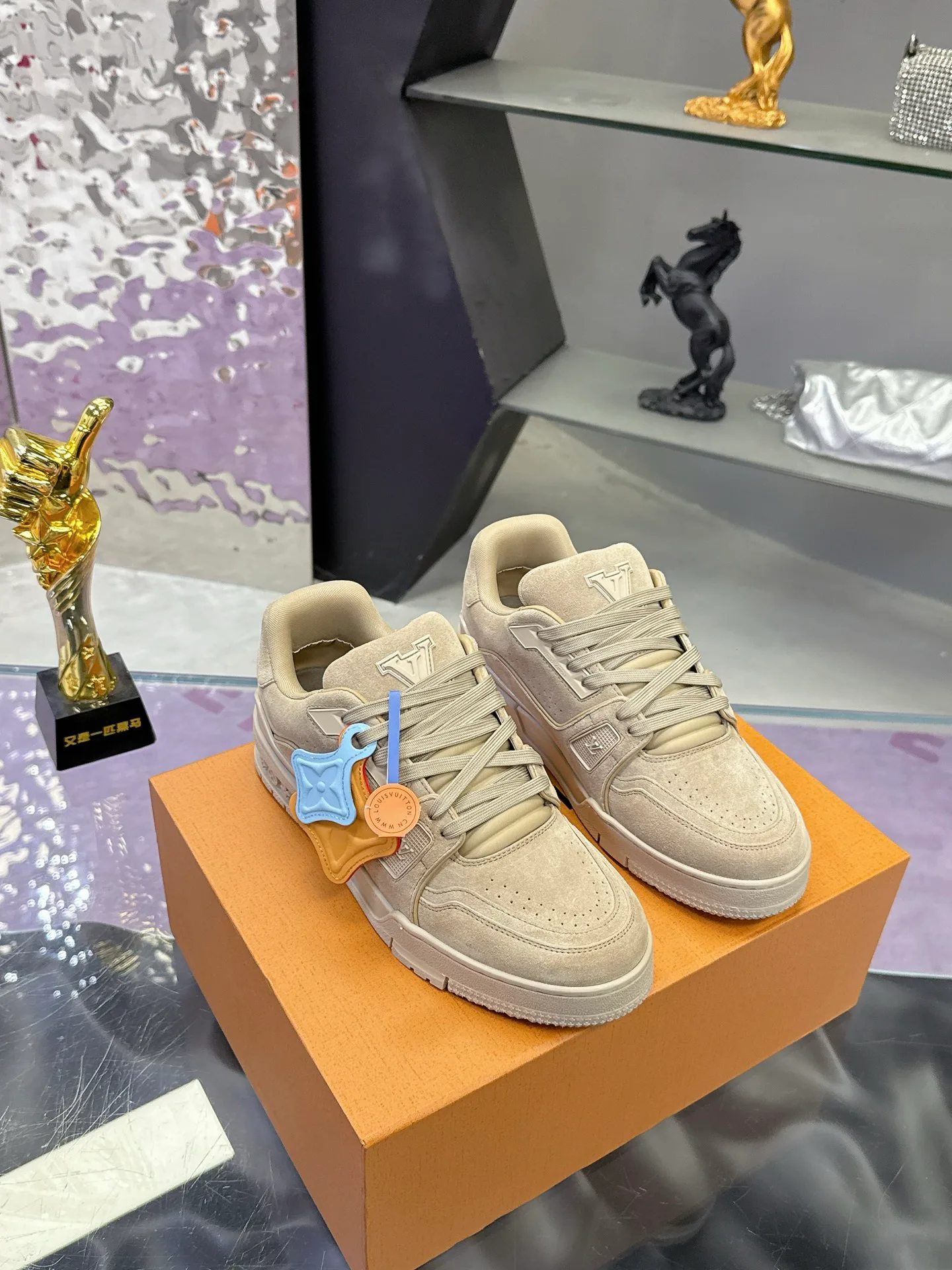 Women's Sneakers LOUIS VUITTON 17530414
