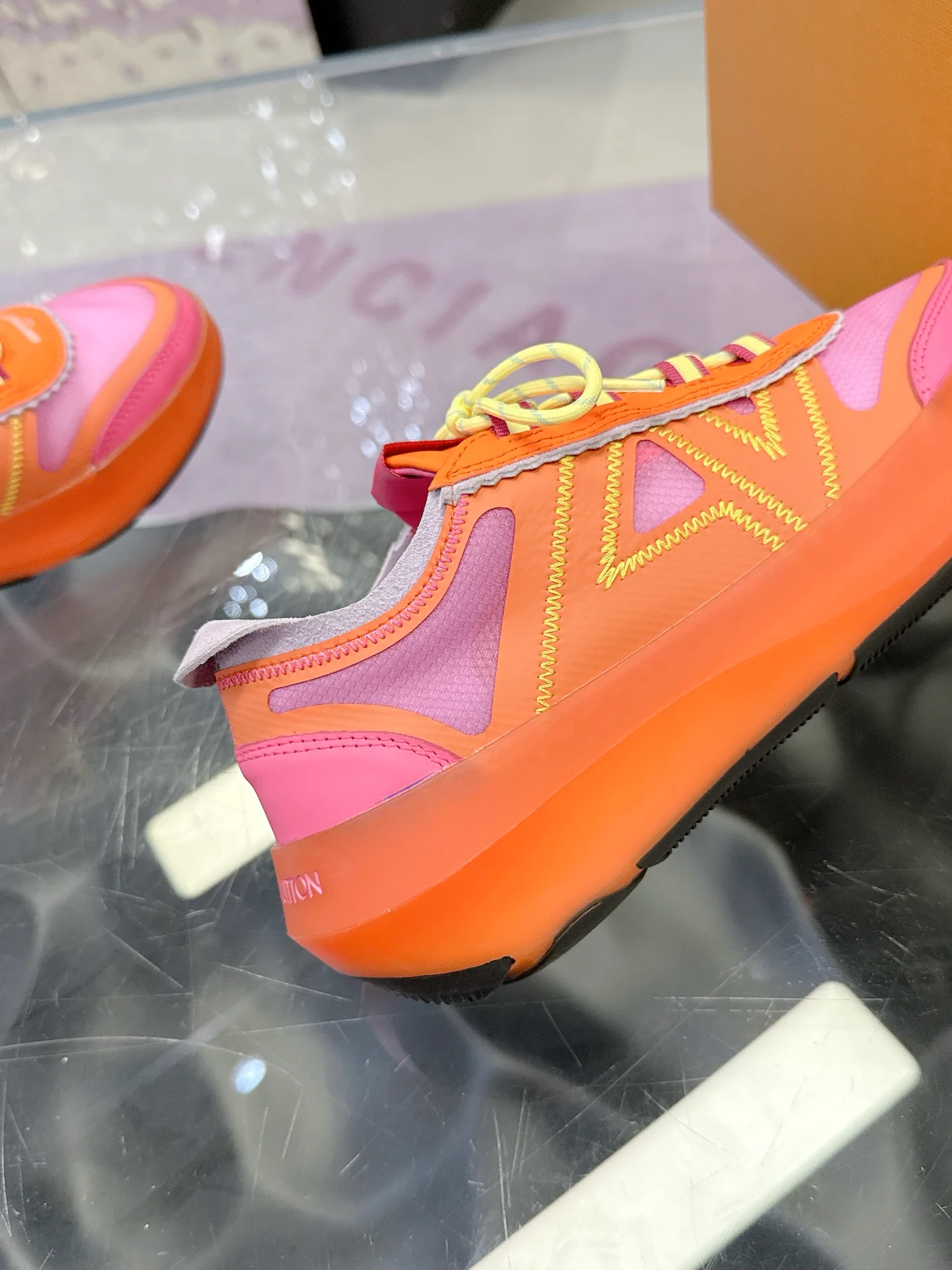 Women's Sneakers LOUIS VUITTON 17368531