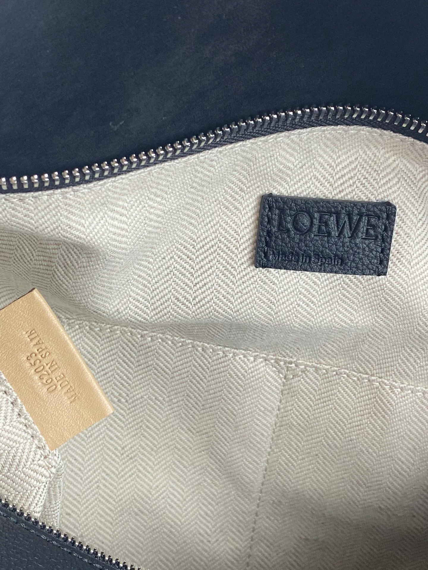 Women's Classic Handbags LOEWE 18177572