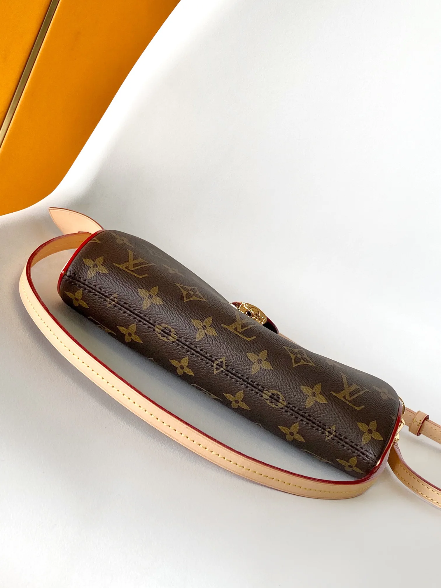 Women's Shoulder Bags LOUIS VUITTON 17949180