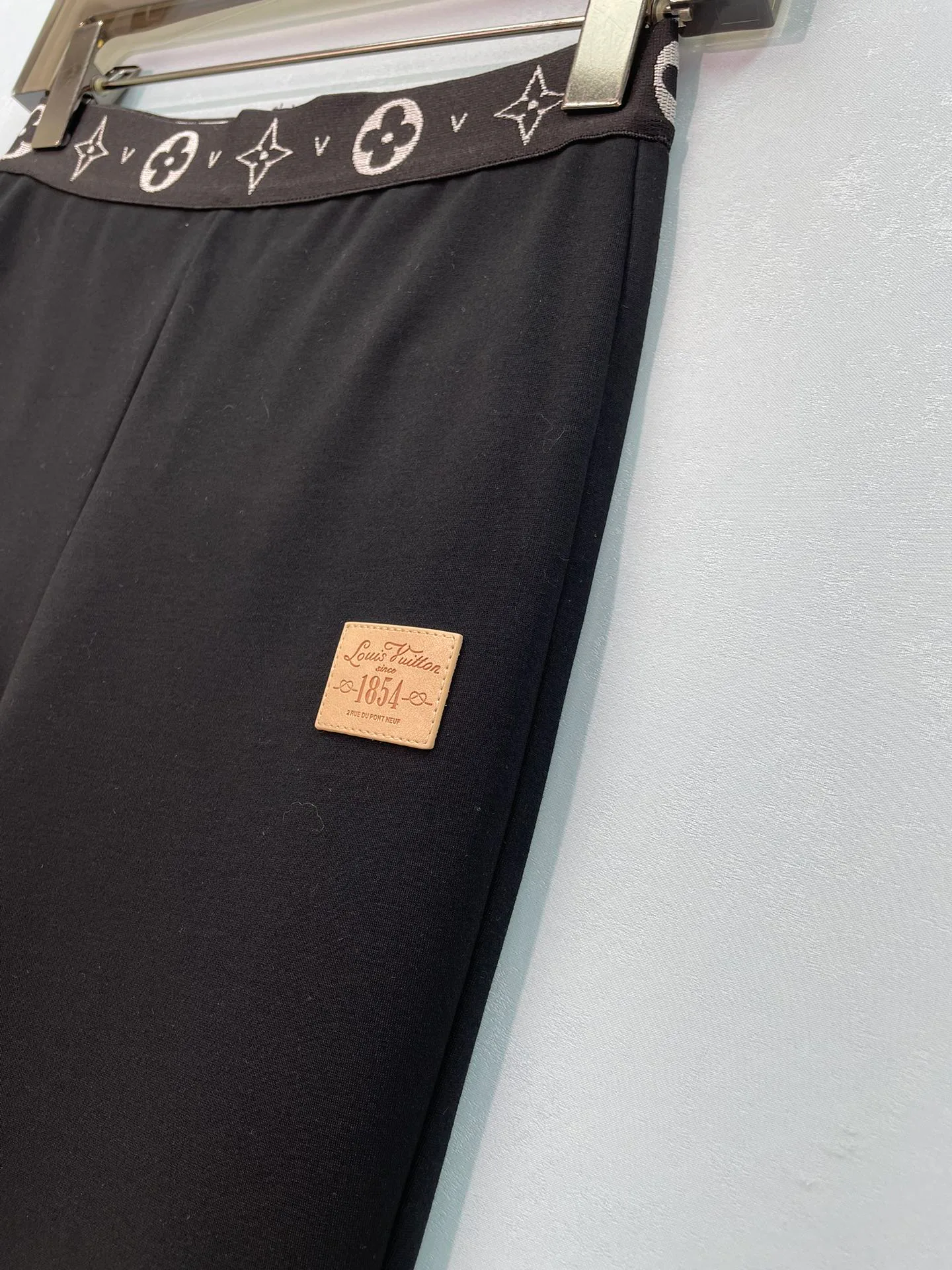 Women's Trousers LOUIS VUITTON 17812990