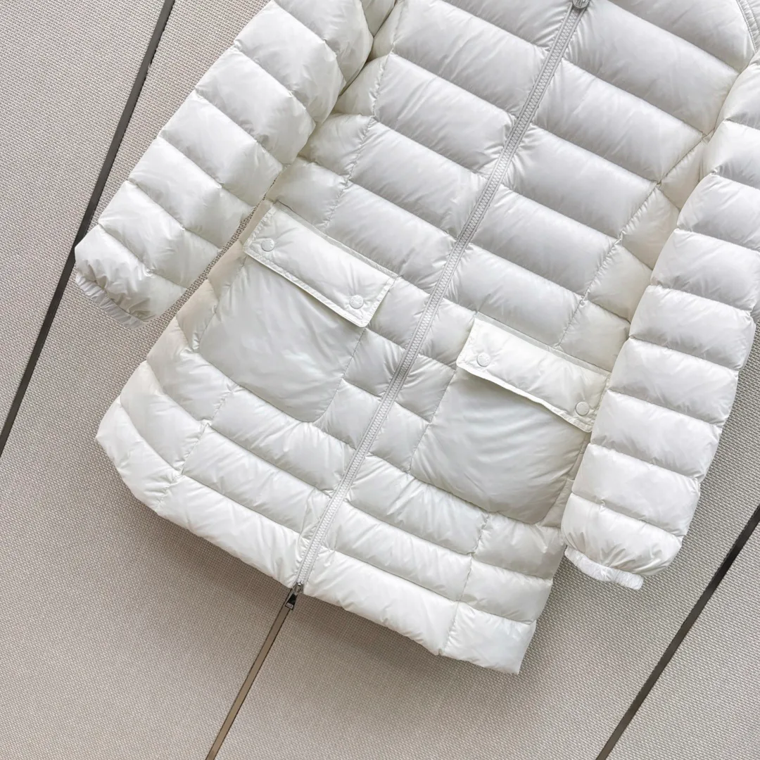 Women's Jackets And Down Jackets MONCLER 18450478