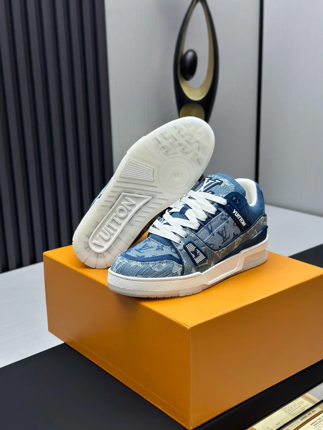 Women's Sneakers LOUIS VUITTON 18011532