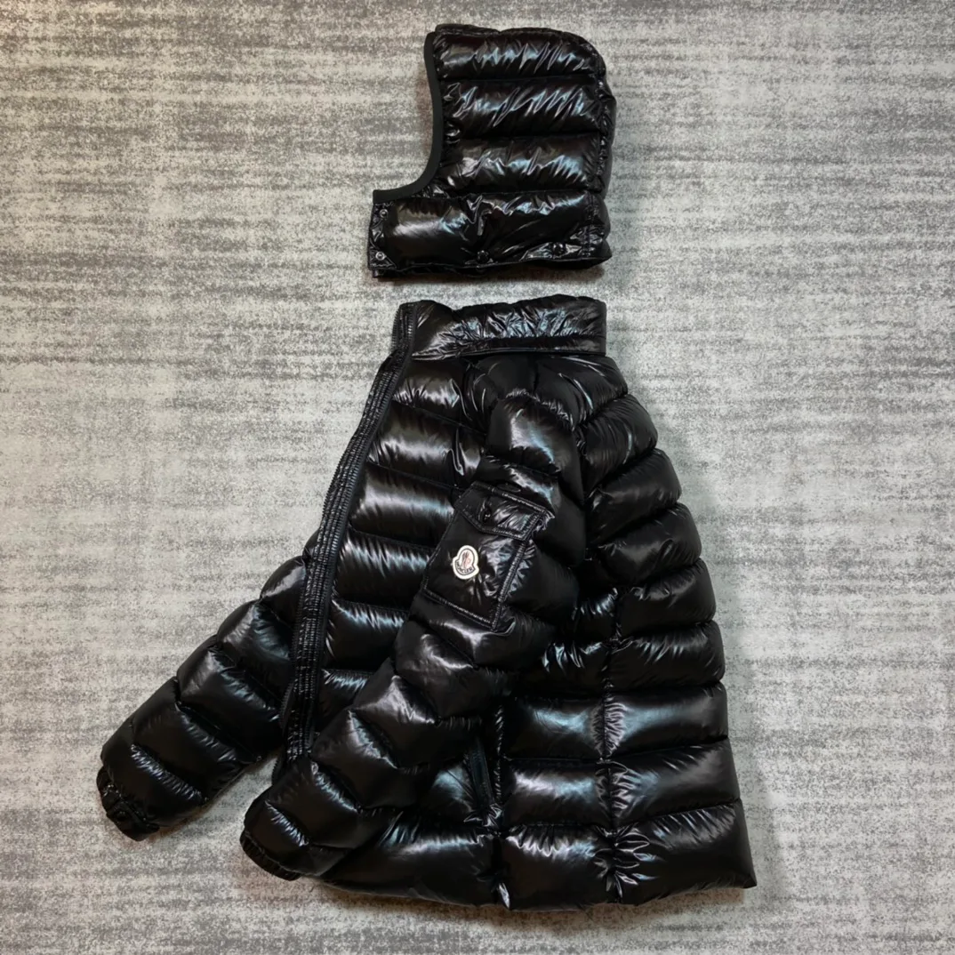 Women's Jackets And Down Jackets MONCLER 18354304