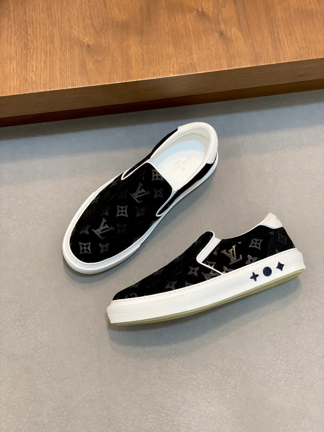 Men's Sneakers LOUIS VUITTON 17934201