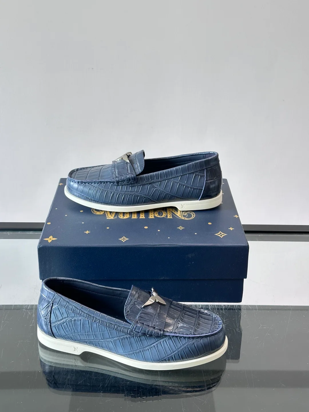 Men's Loafers And Dress Shoes LOUIS VUITTON 18118559