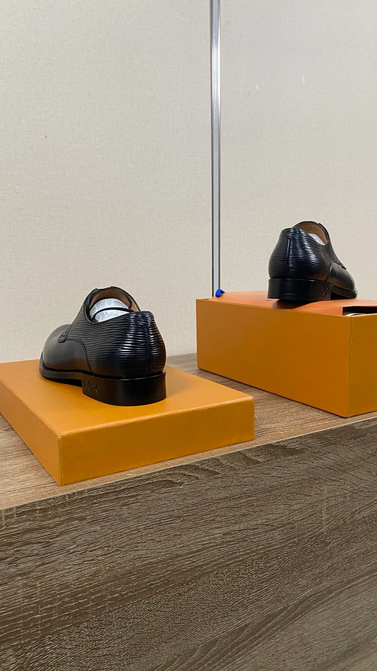 Men's Loafers And Dress Shoes LOUIS VUITTON 18078683