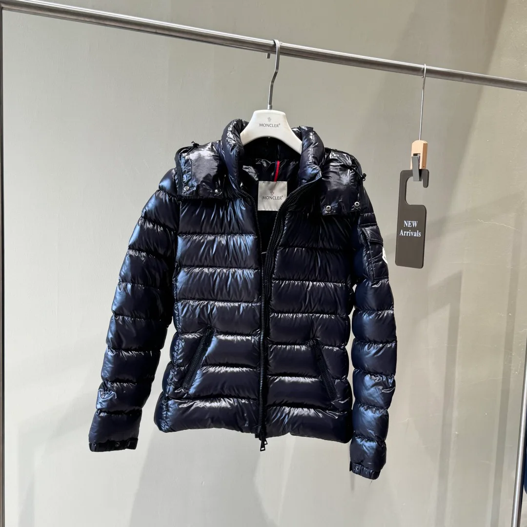 Women's Jackets And Down Jackets MONCLER 18111577