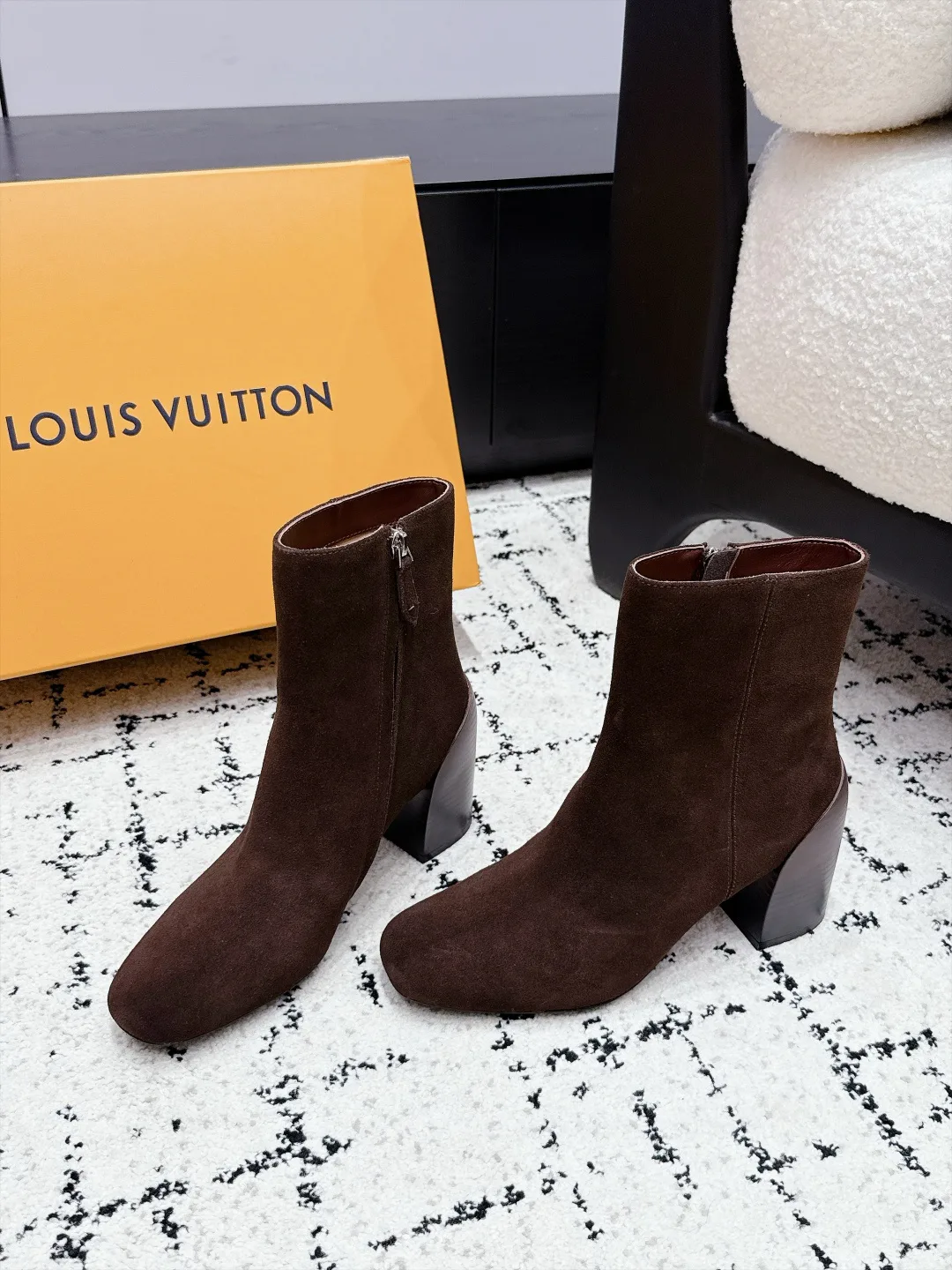 Women's Booties LOUIS VUITTON 18454407