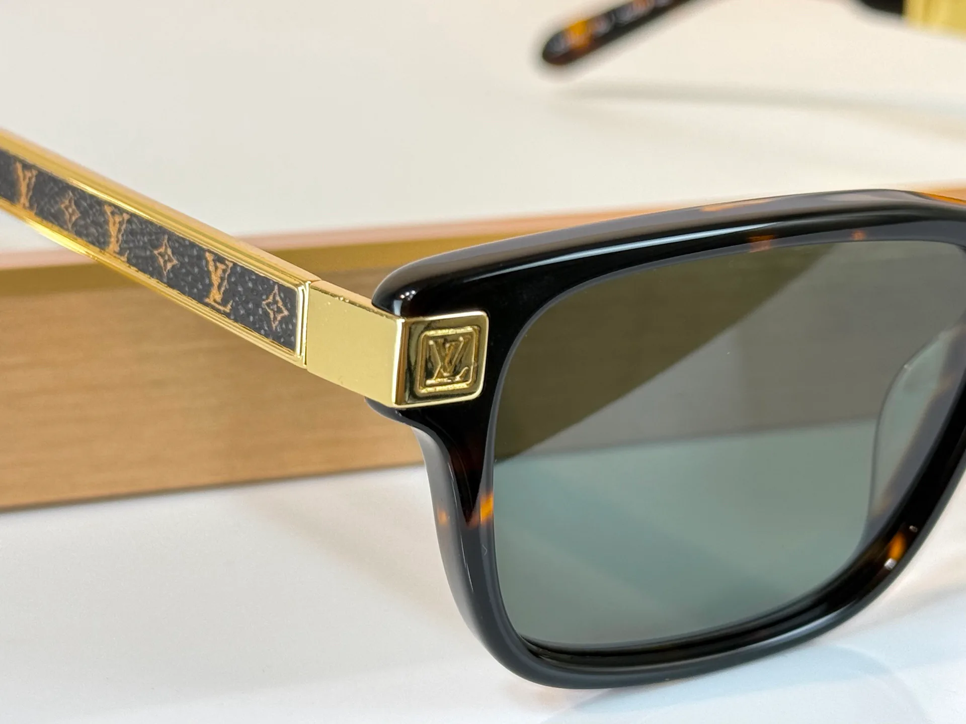 Glasses LOUIS VUITTON 18118139