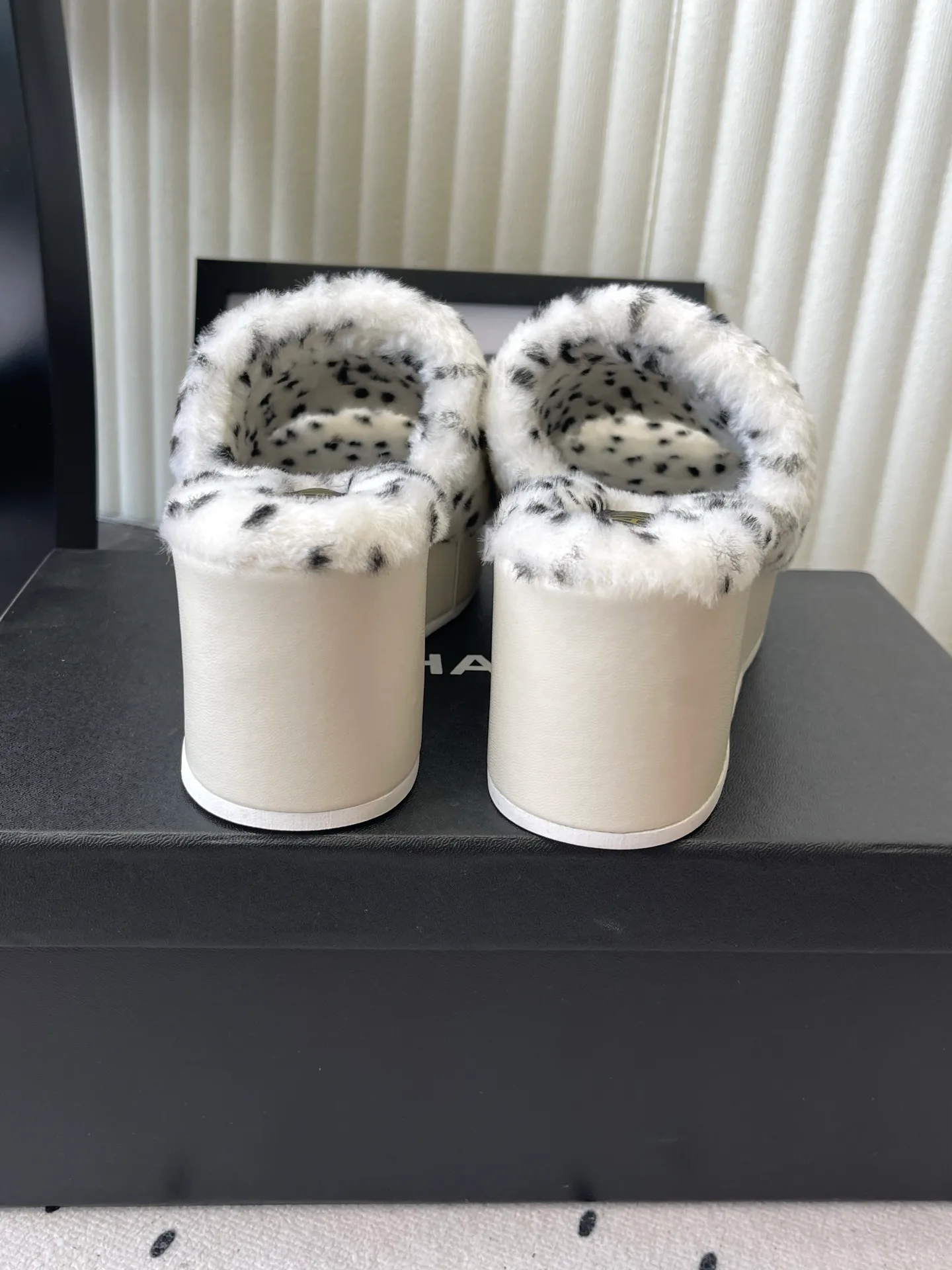 Women's Slippers CHANEL 18069907