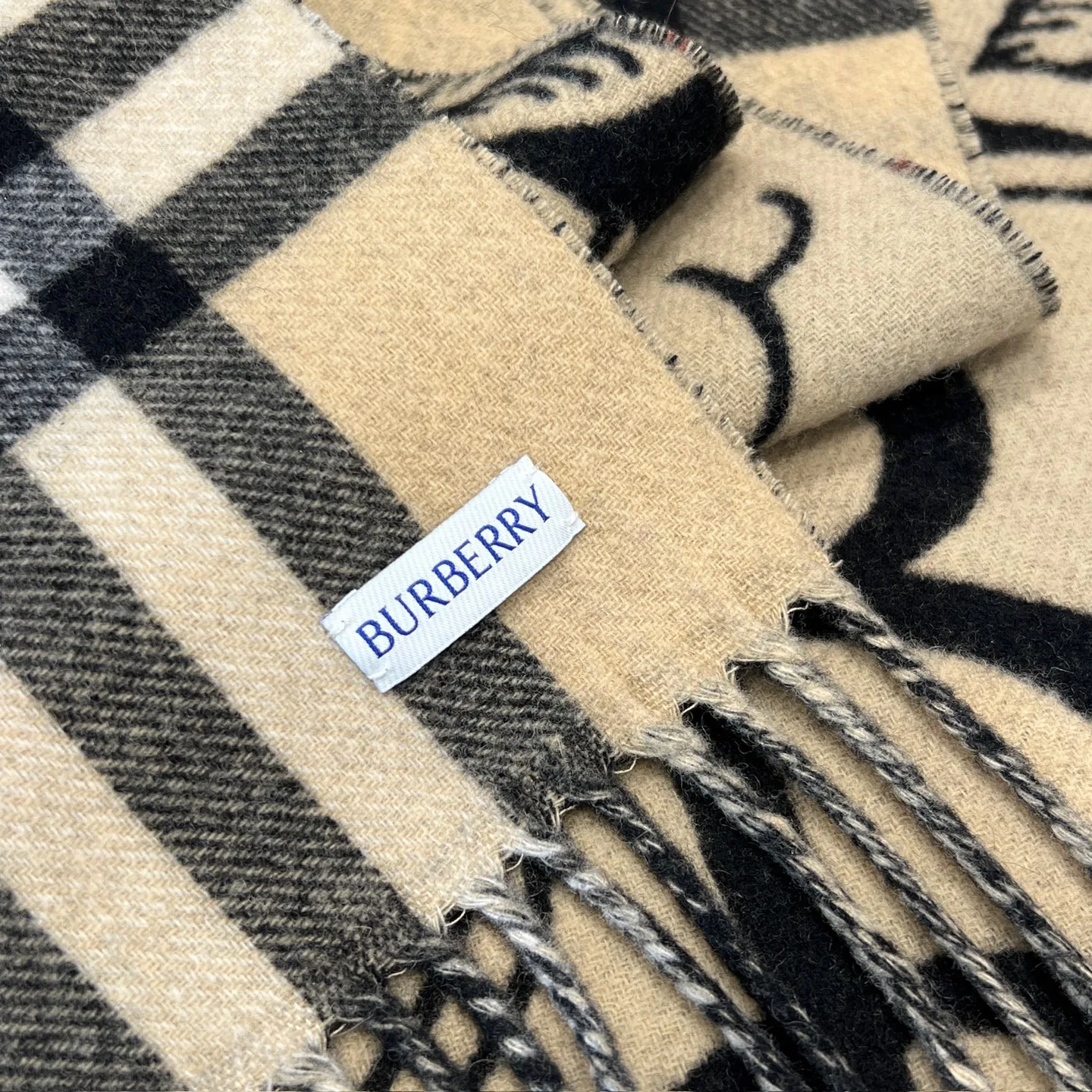 Scarves BURBERRY 17945487
