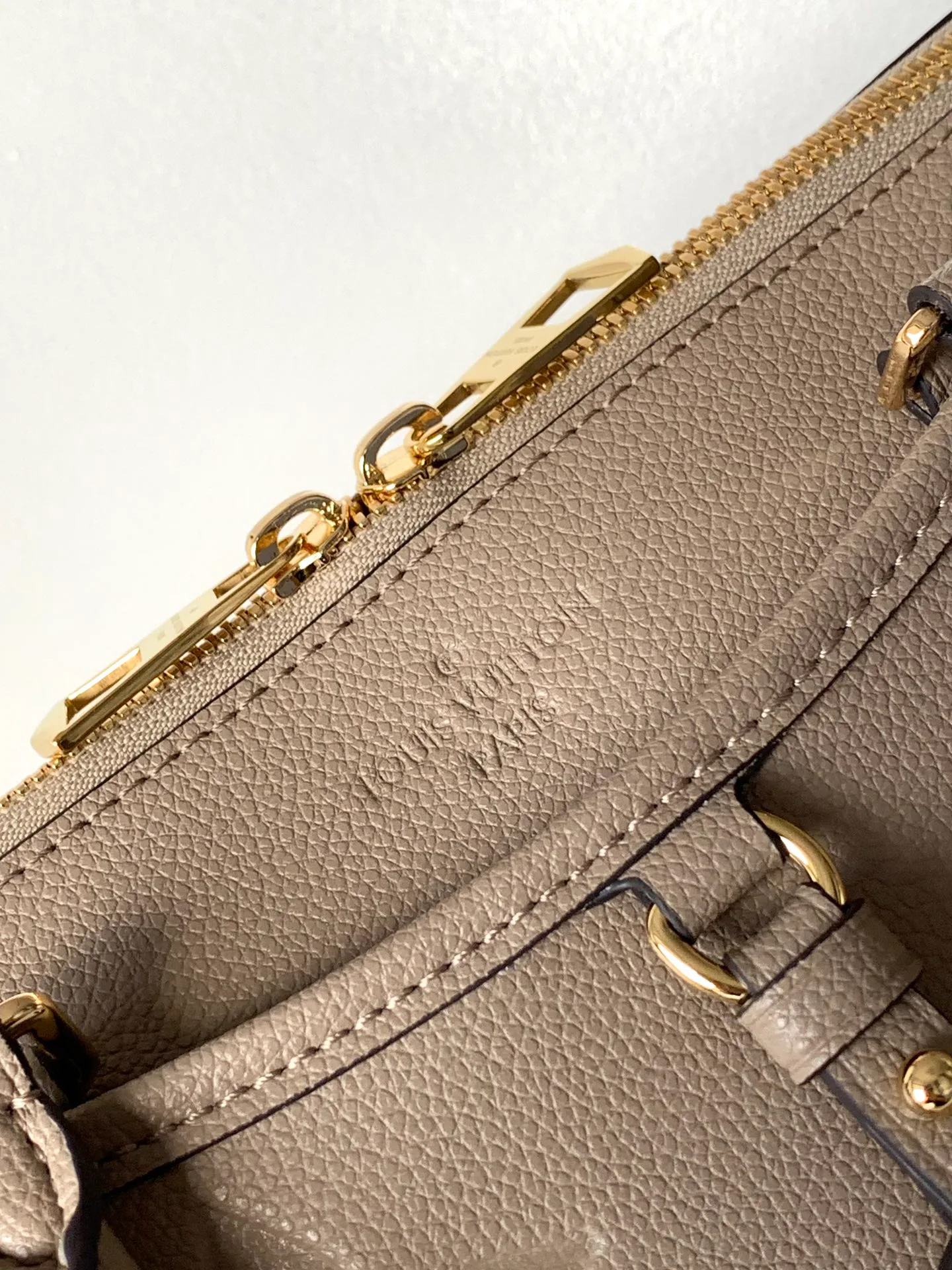 Women's Classic Handbags LOUIS VUITTON 17949192