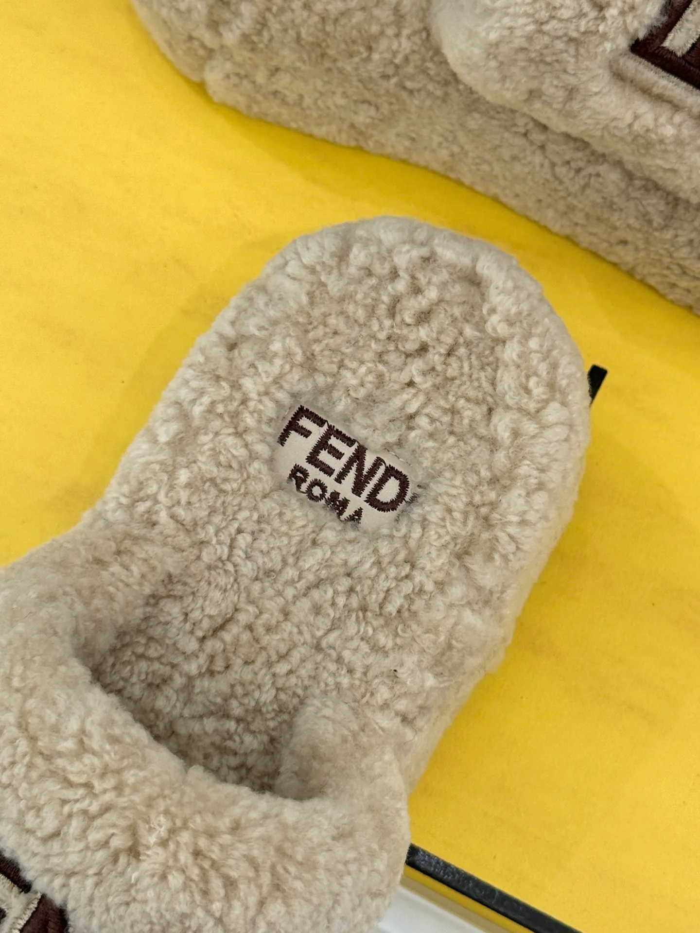 Women's Slippers FENDI 18154669