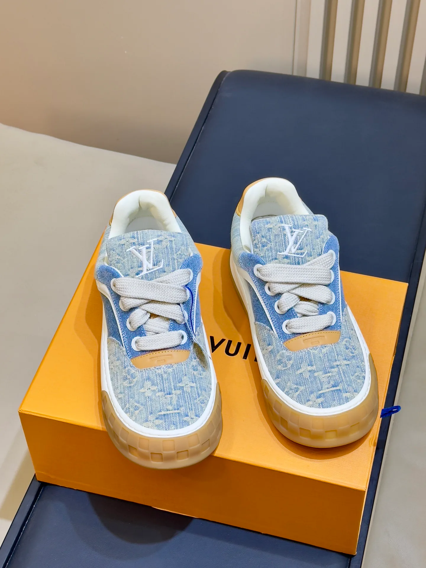 Men's Sneakers LOUIS VUITTON 18073511