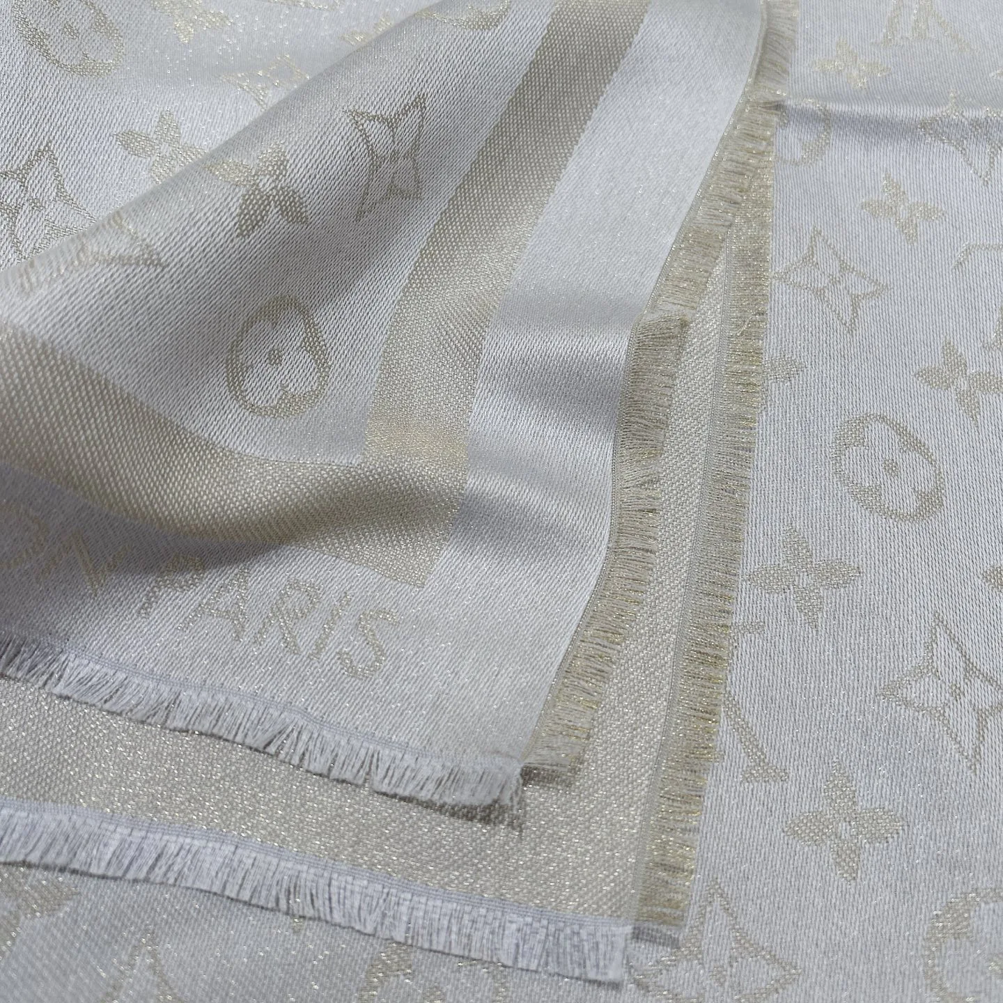 Scarves LOUIS VUITTON 18267550