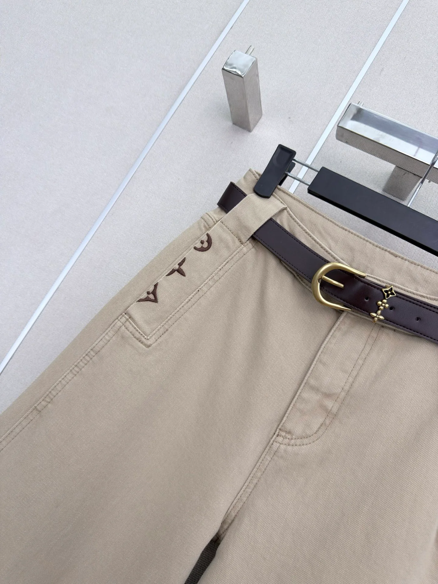 Брюки Женские Louis Vuitton 18642103