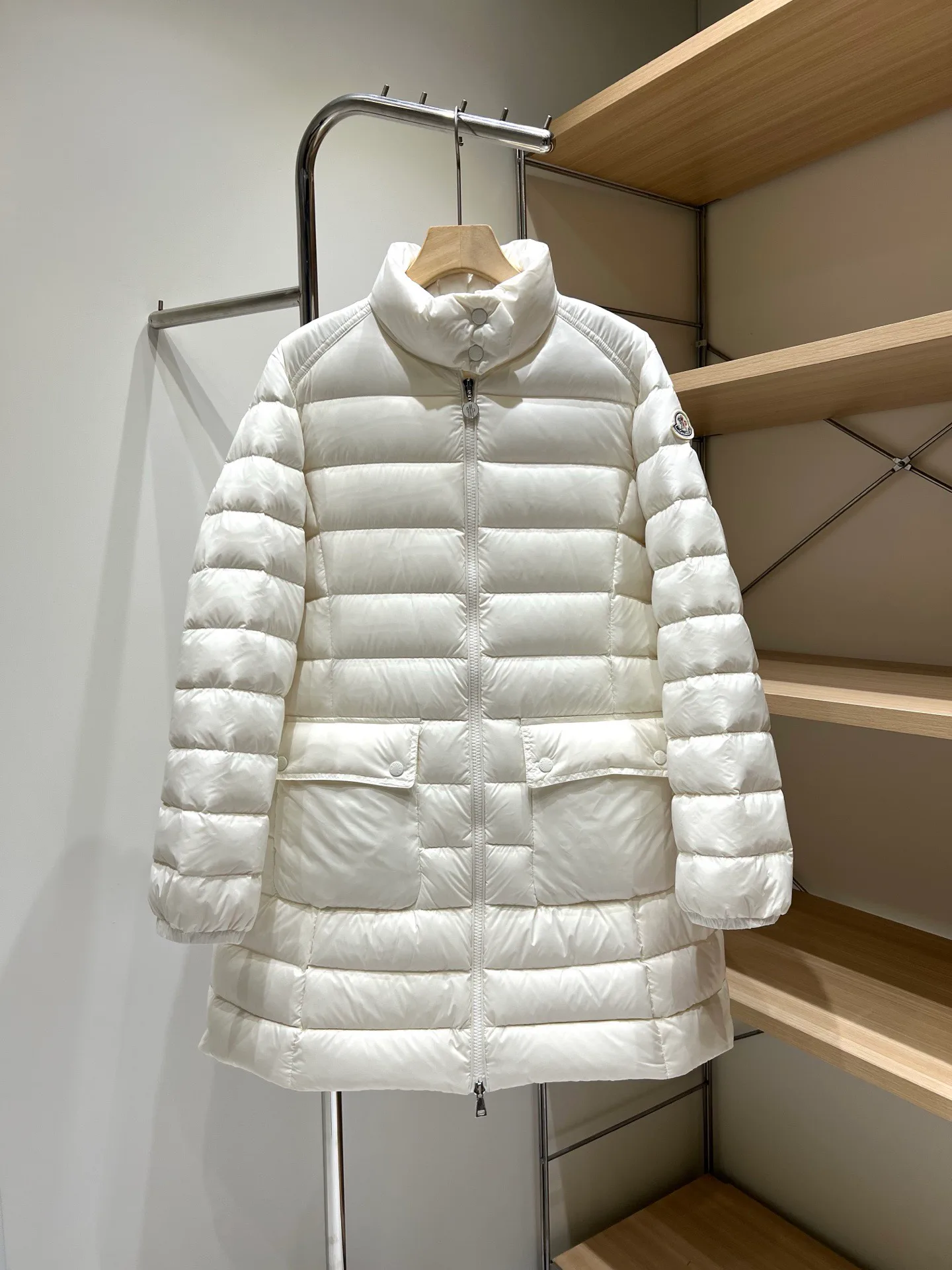 Women's Jackets And Down Jackets MONCLER 18328164
