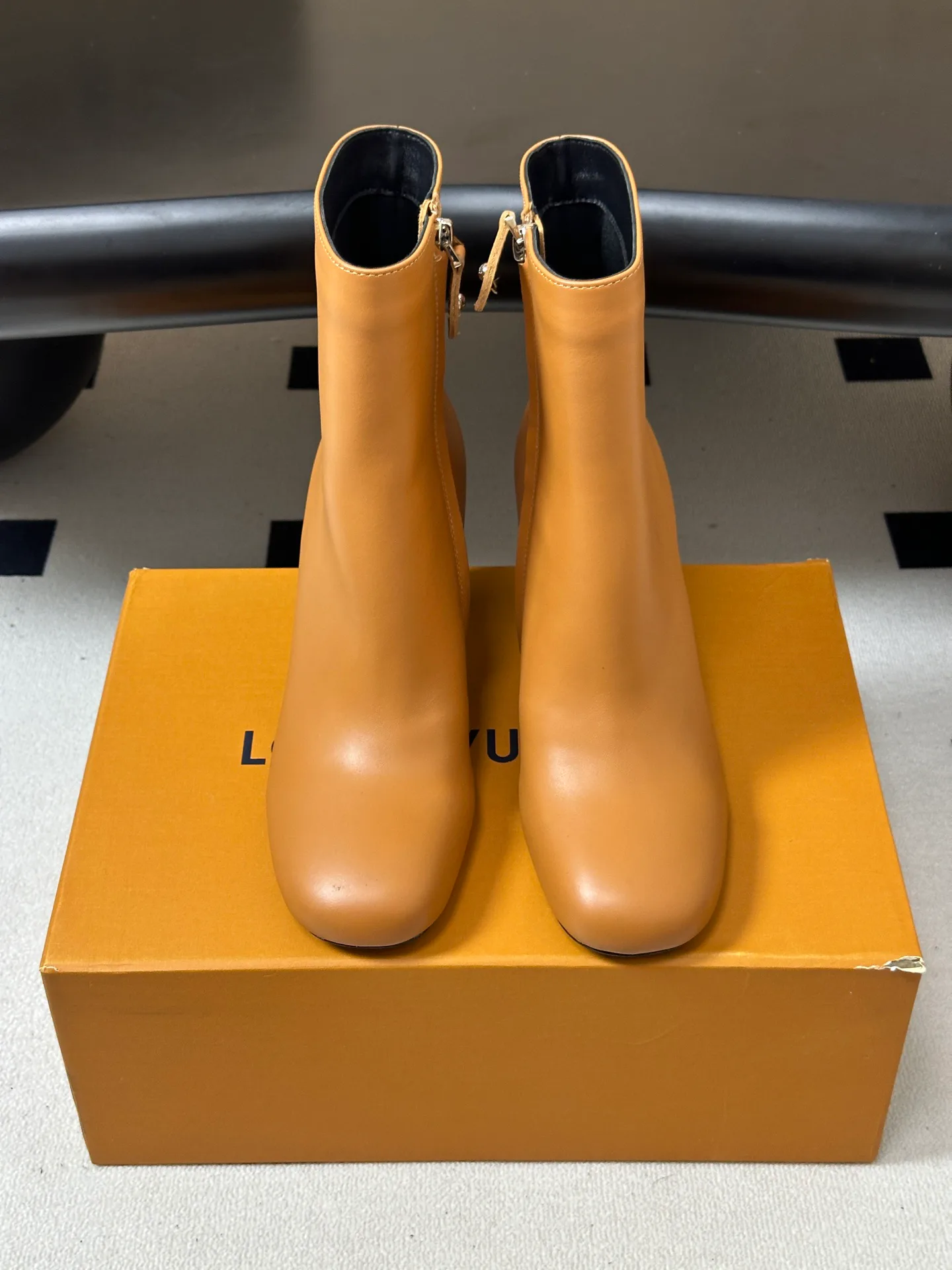 Women's Booties LOUIS VUITTON 18388131