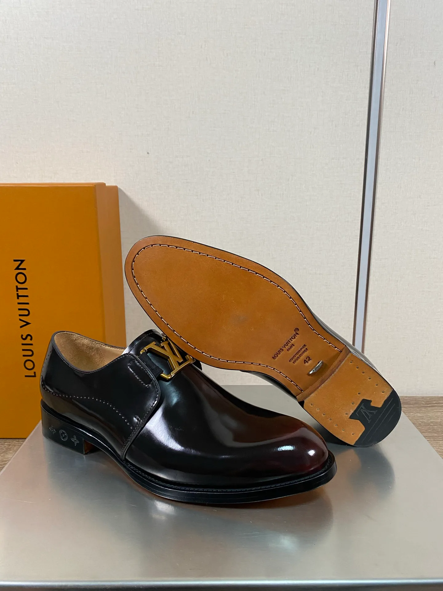 Men's Loafers And Dress Shoes LOUIS VUITTON 18078686