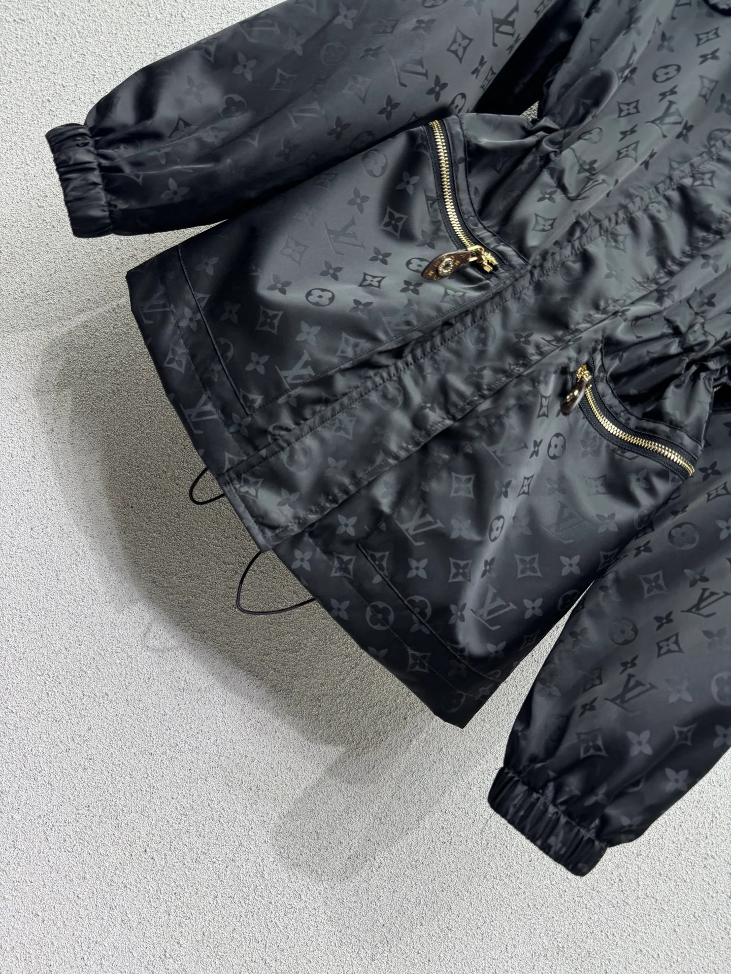 Куртки И Пуховики Женские Louis Vuitton 18640076