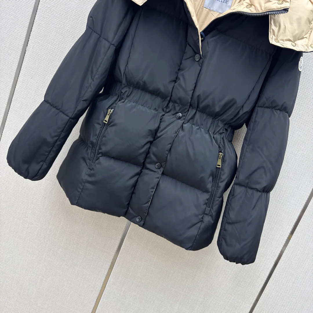 Women's Jackets And Down Jackets MONCLER 18225552