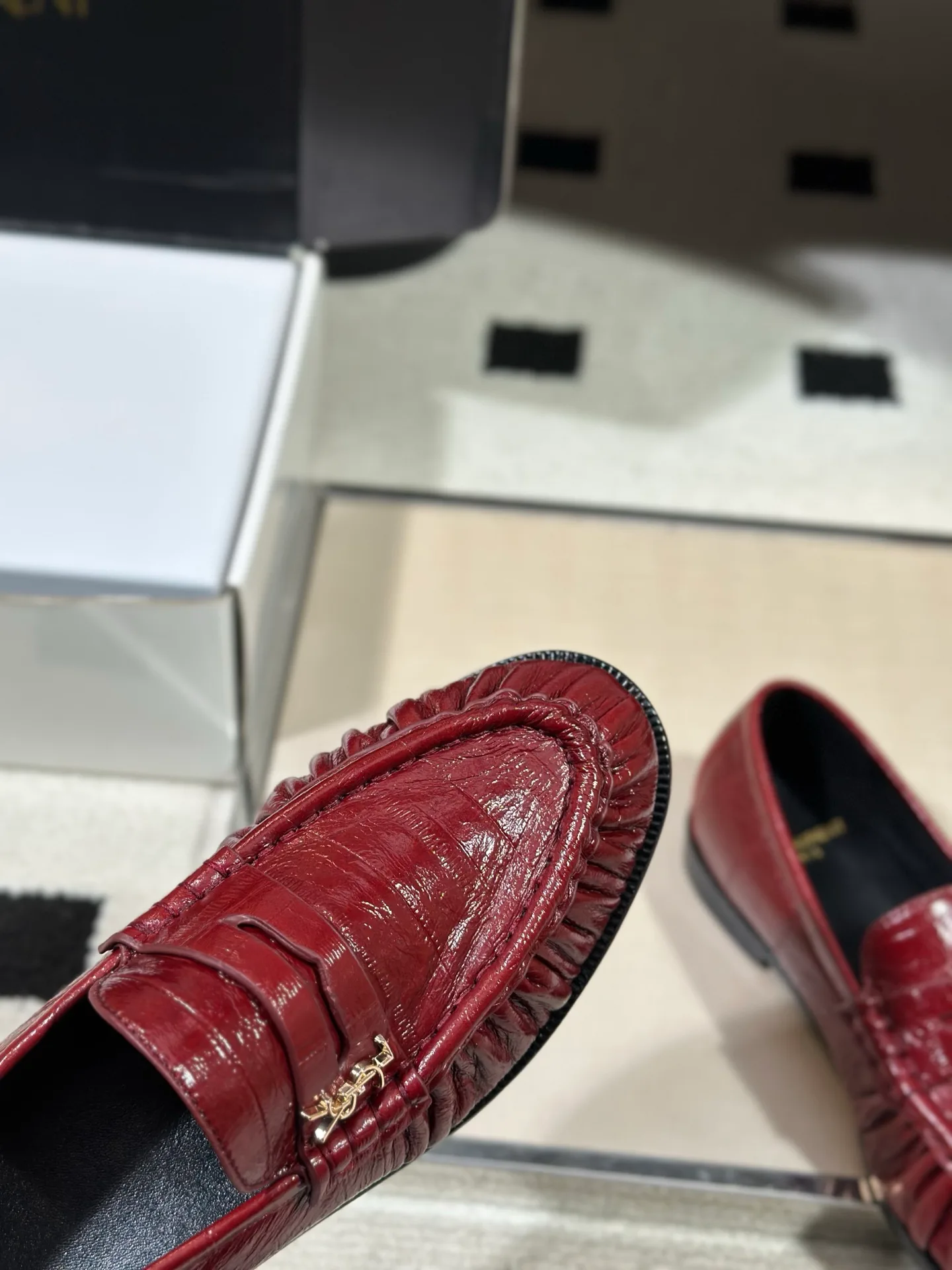 Women's Loafers And Moccasins SAINT LAURENT 18041771