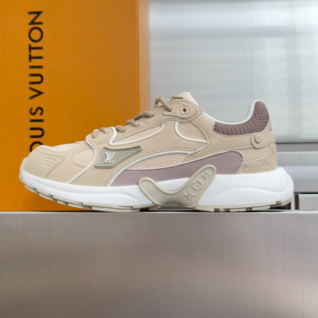 Women's Sneakers LOUIS VUITTON 18463937