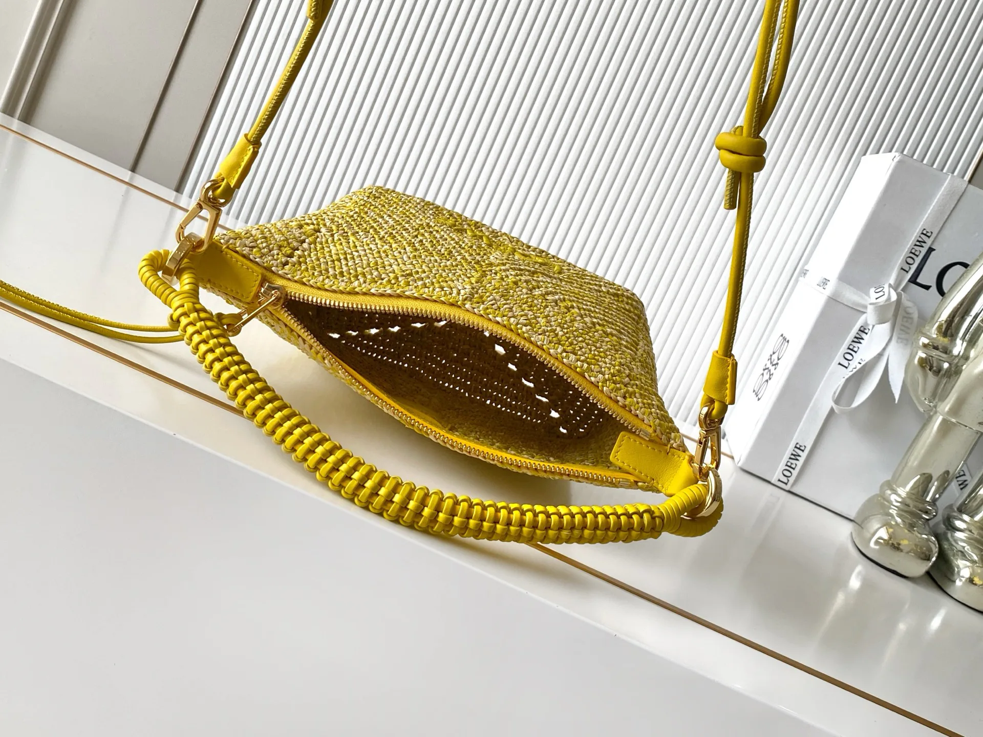 Women's Classic Handbags LOEWE 18004755