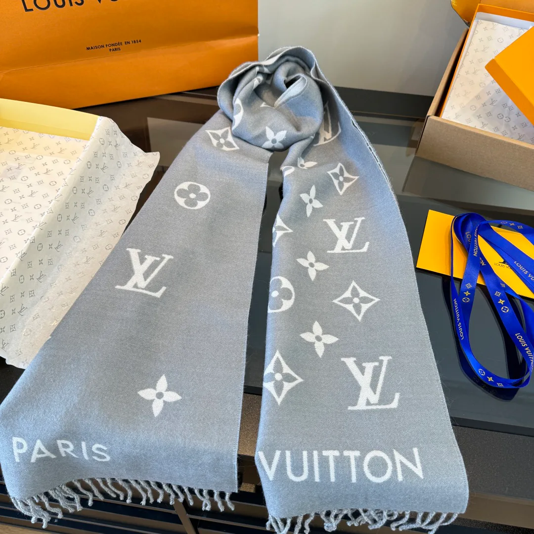 Scarves LOUIS VUITTON 17827502