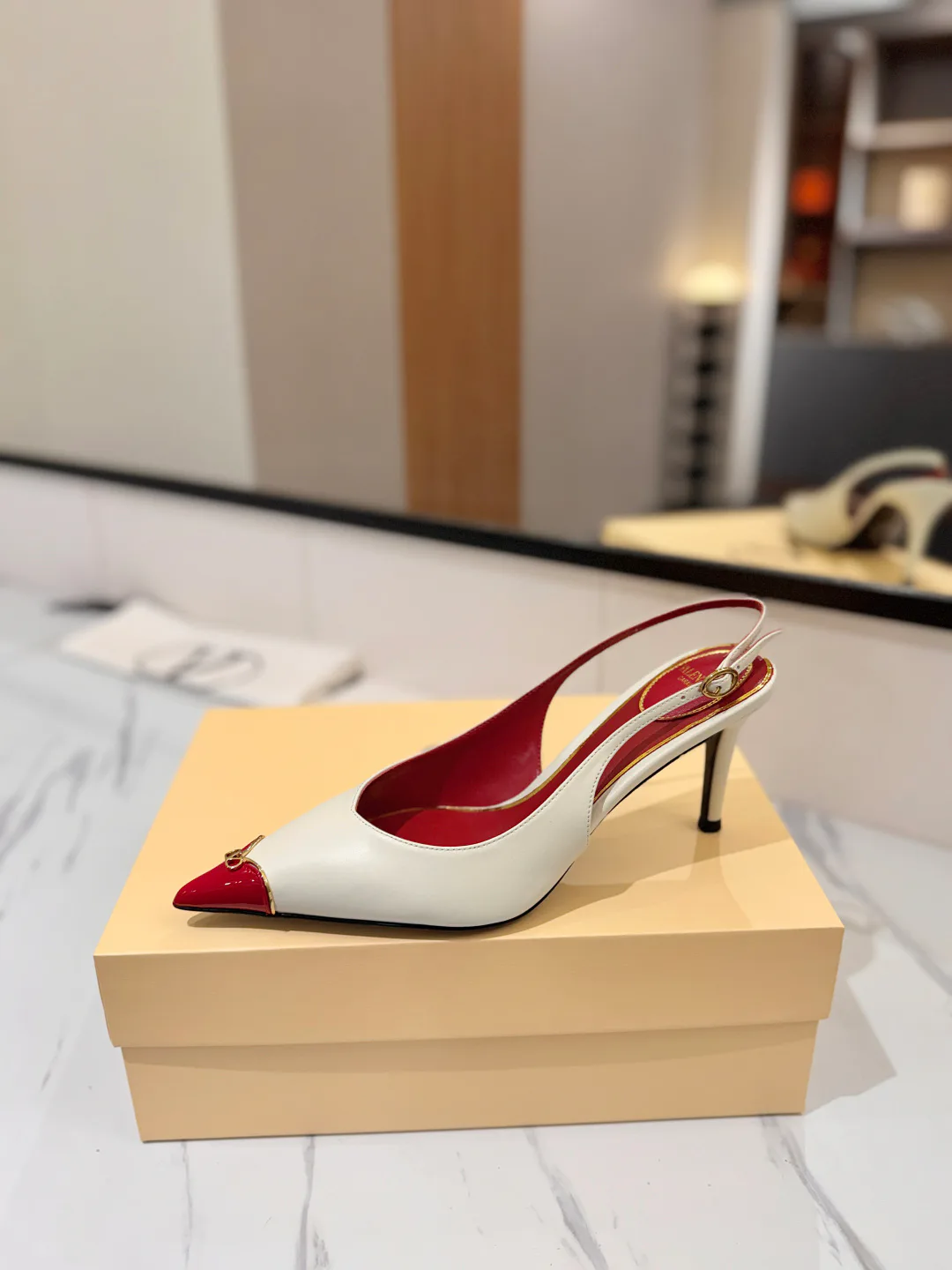 Women's Open-Toe Sandals VALENTINO 18134958