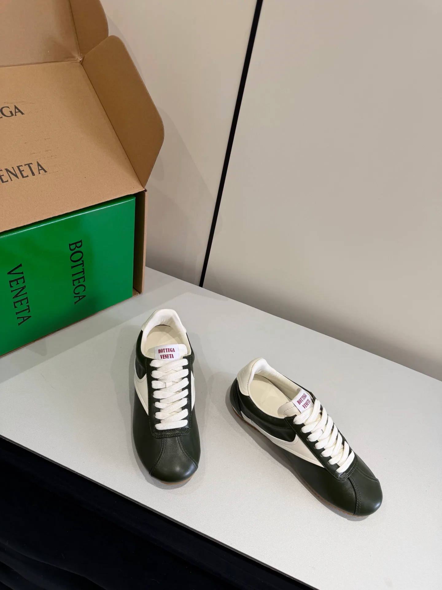 Women's Sneakers BOTTEGA VENETA 17976995