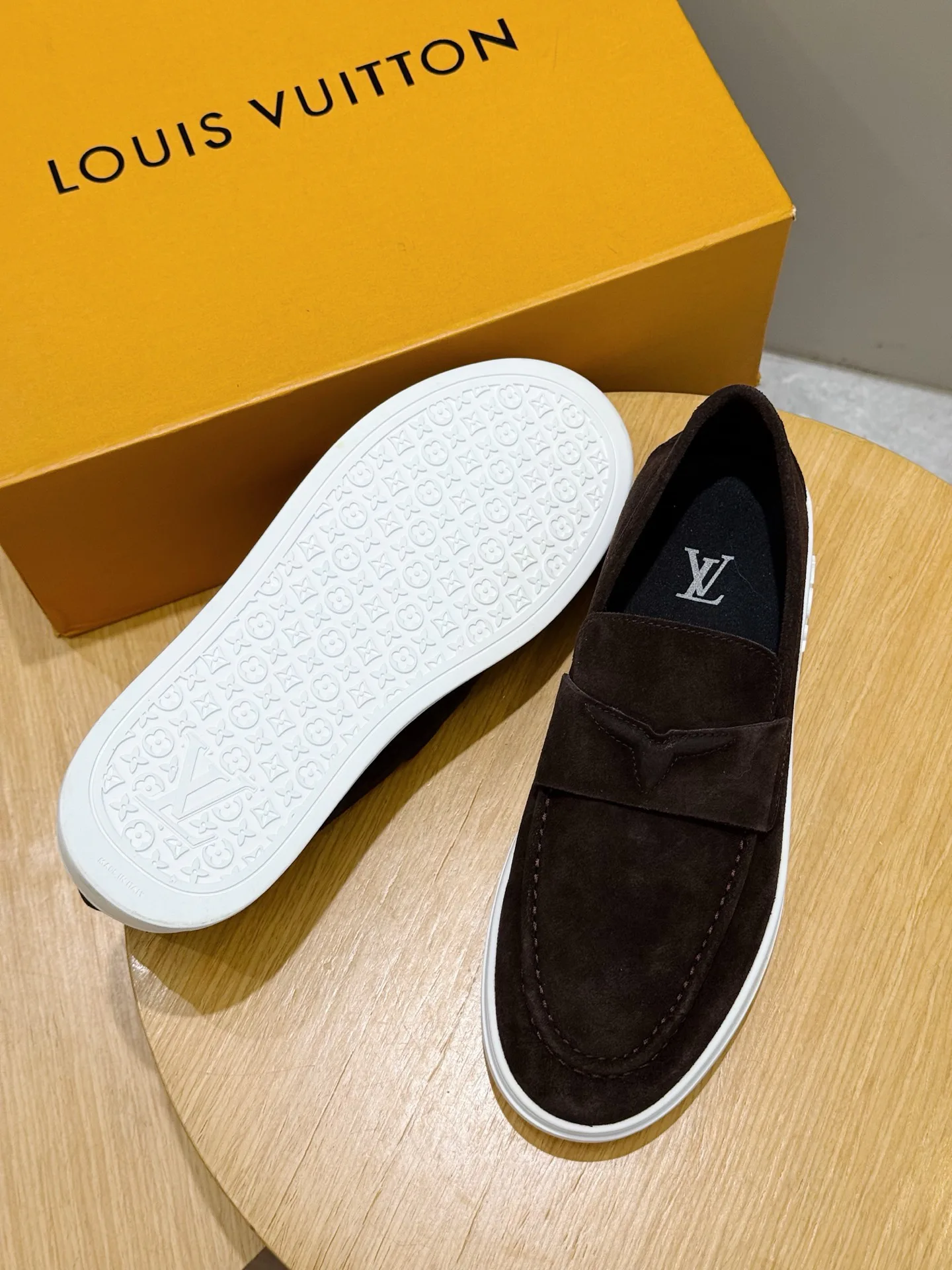Men's Loafers And Dress Shoes LOUIS VUITTON 18100912