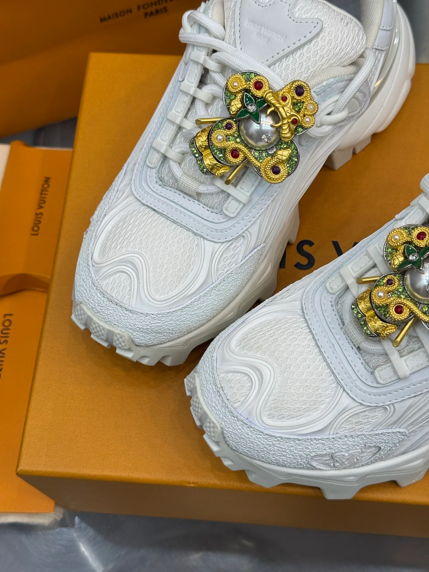 Women's Sneakers LOUIS VUITTON 18202601