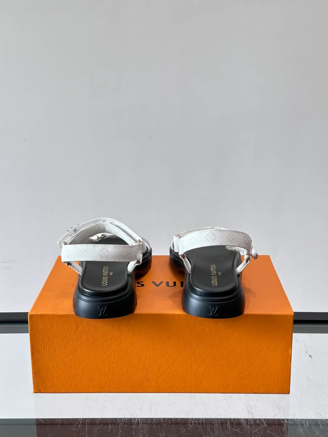 Women's Open-Toe Sandals LOUIS VUITTON 17536538