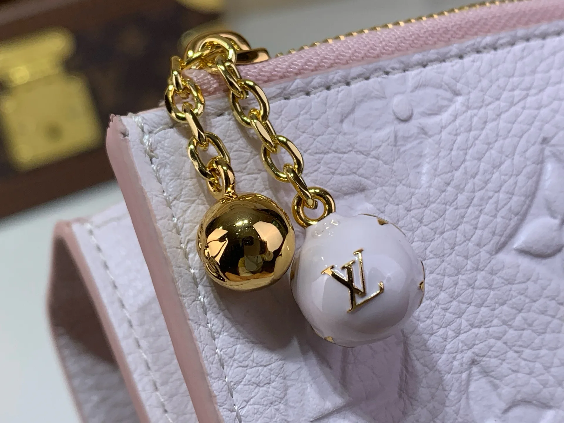 Women's Clutches LOUIS VUITTON 17499373