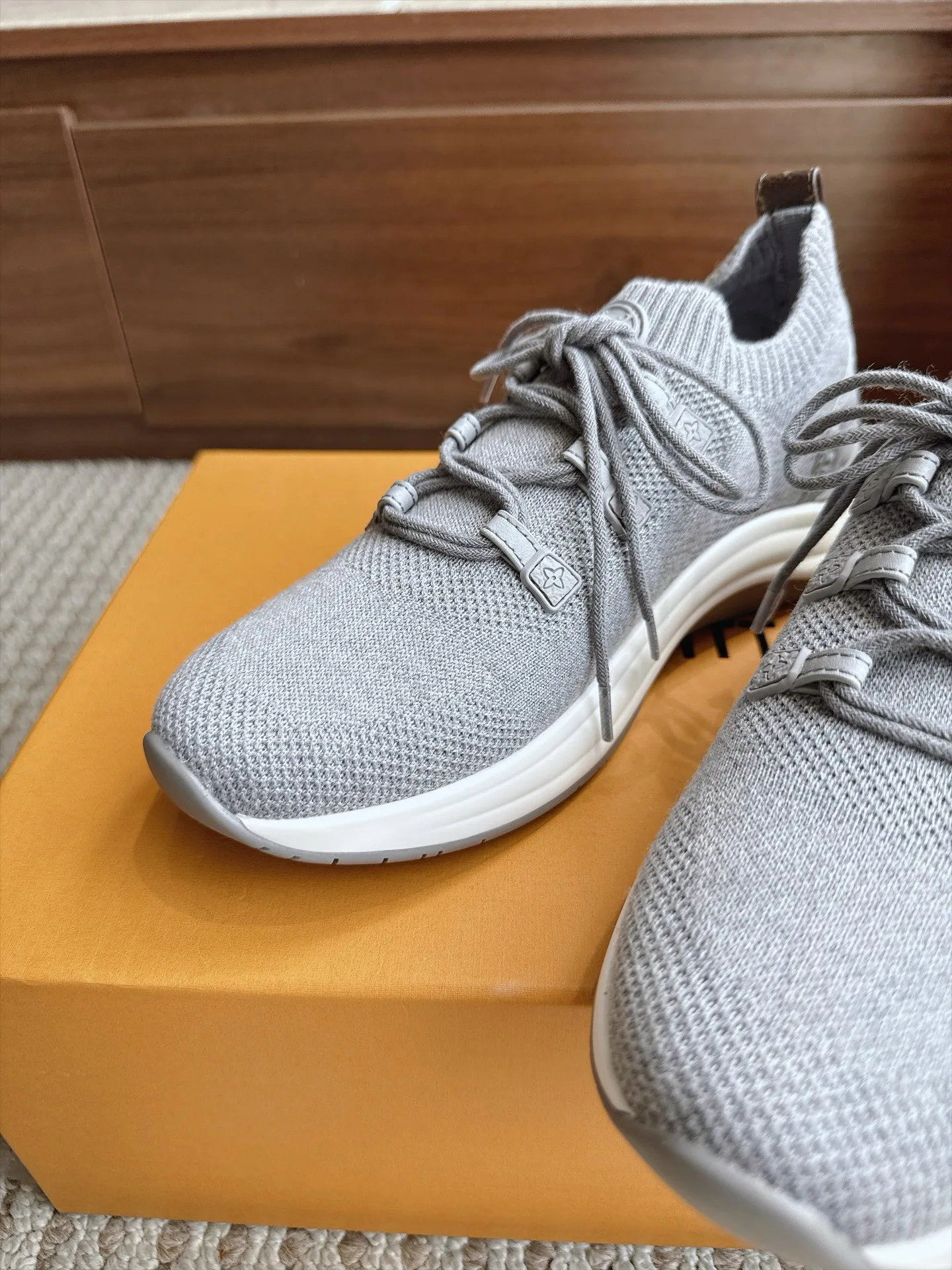 Men's Sneakers LOUIS VUITTON 18333247
