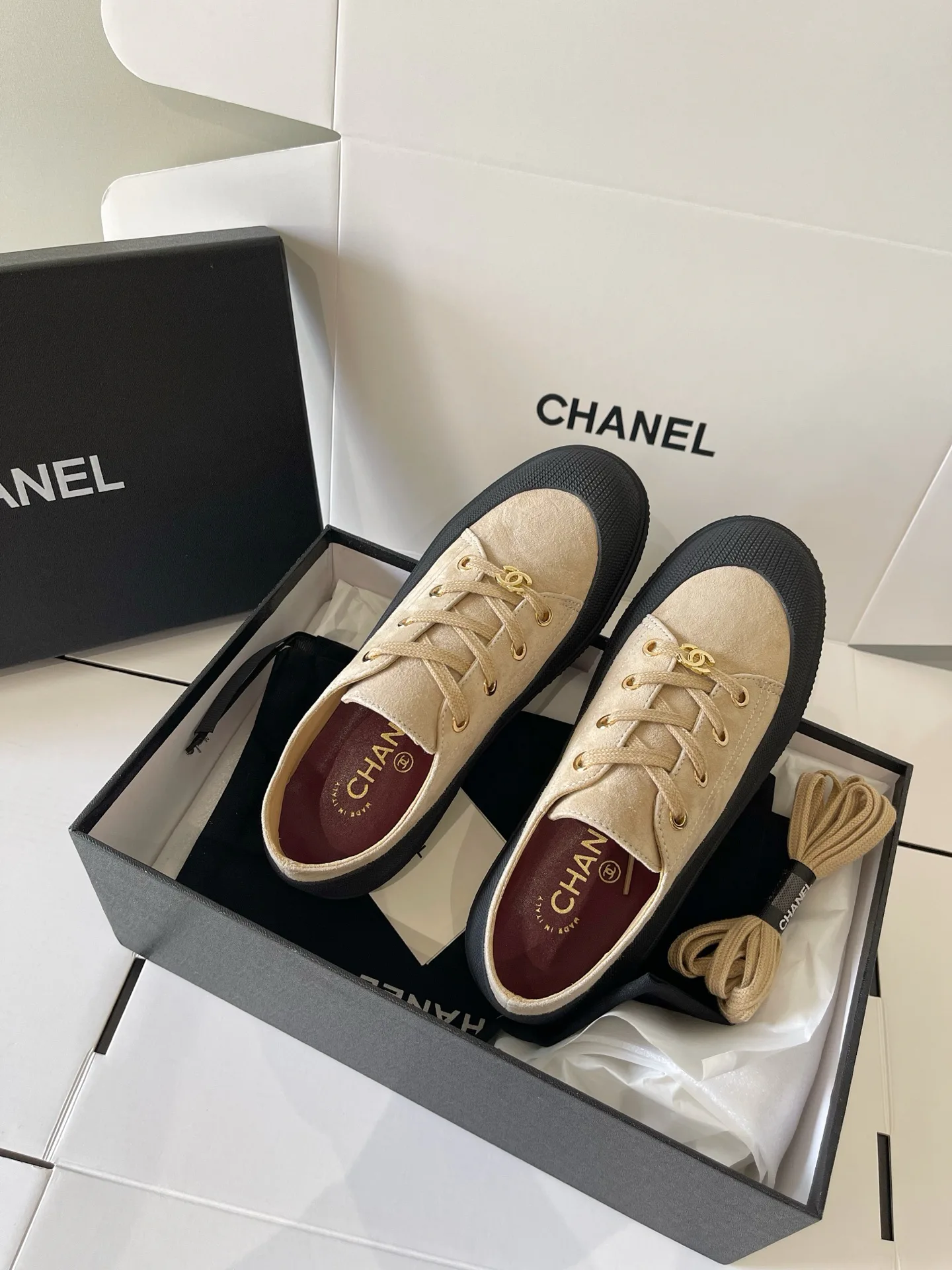 Women's Sneakers CHANEL 18437967