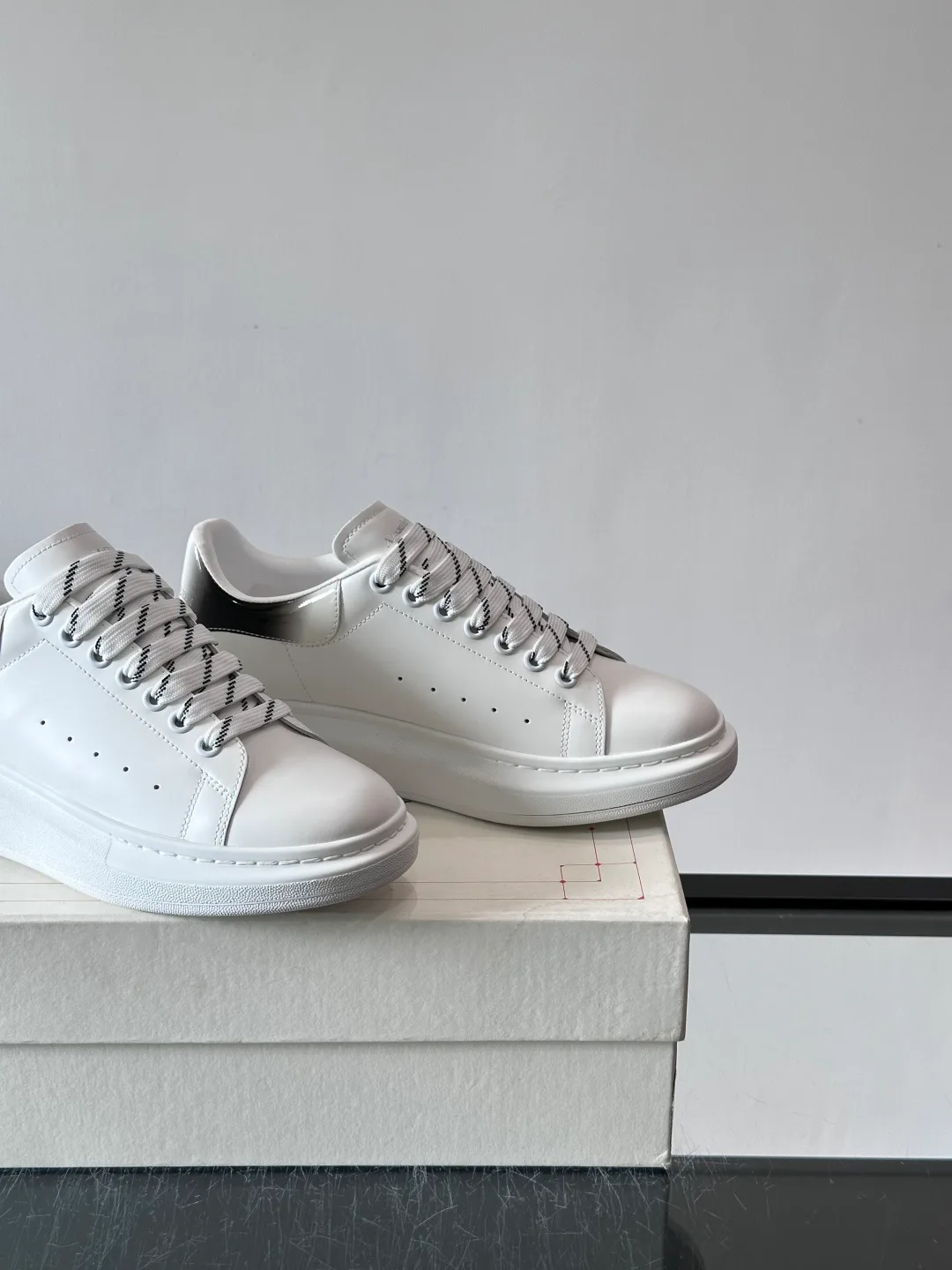 Women's Sneakers ALEXANDER MCQUEEN 17799785